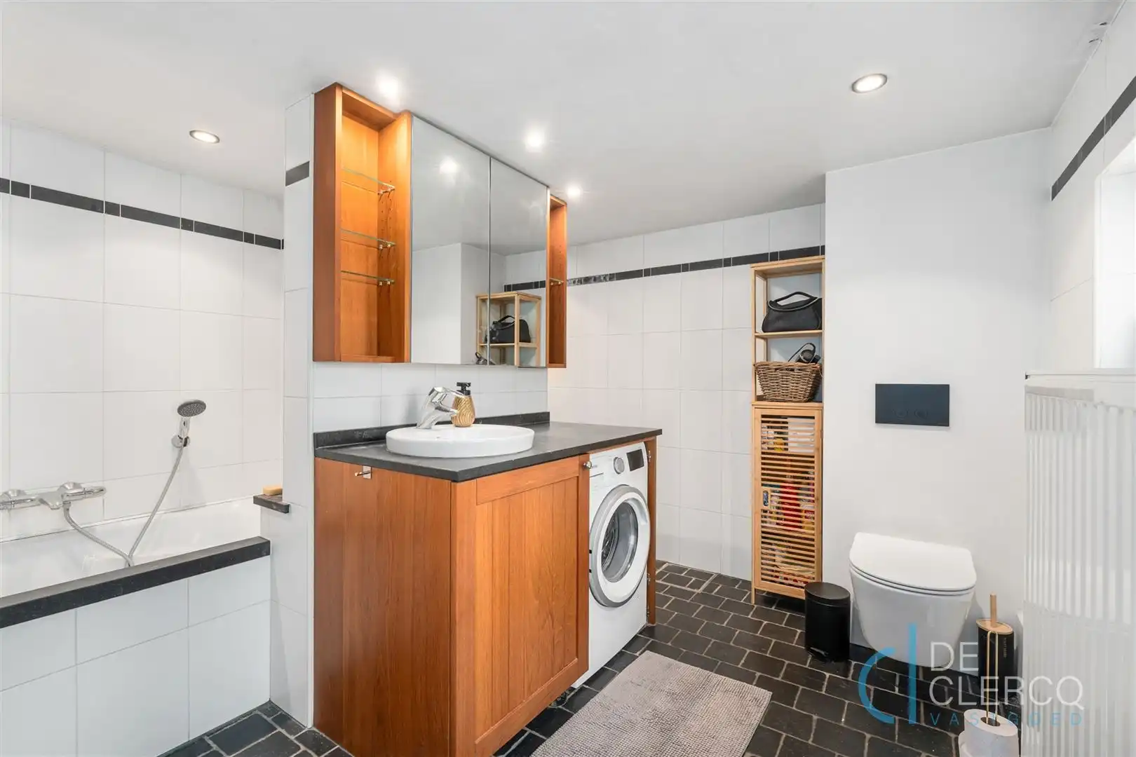 Instapklare woning te koop in centrum Lochristi!  foto 8
