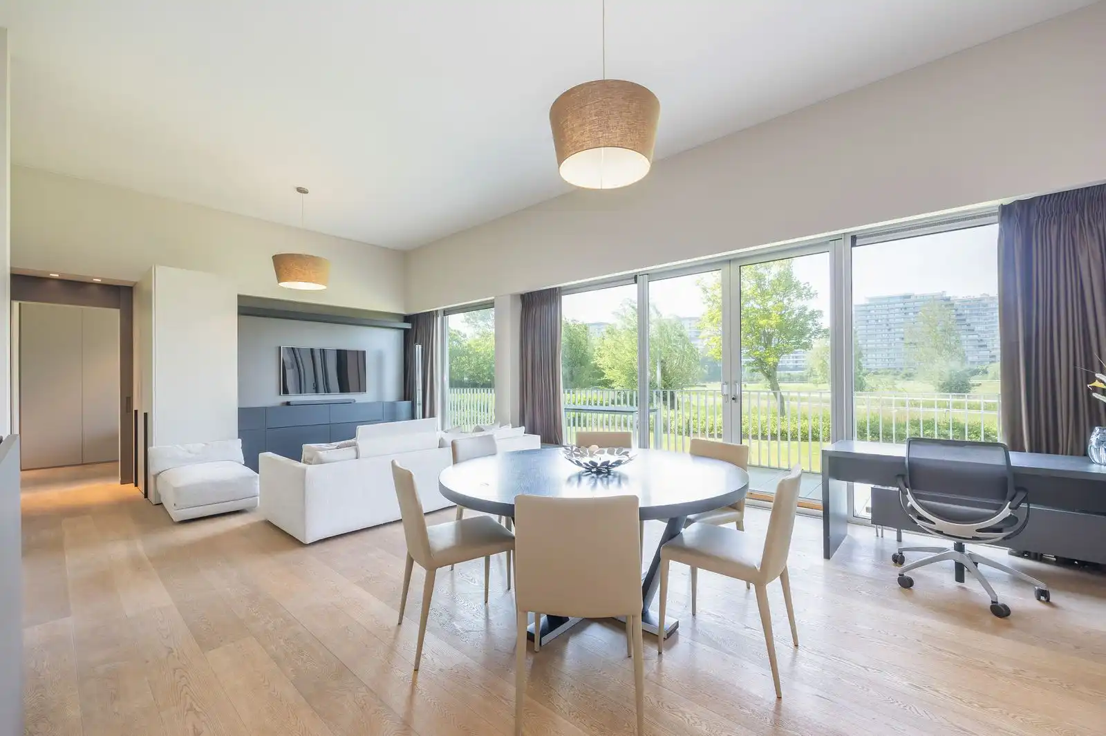 Schitterend, modern afgewerkt appartement op toplocatie aan de Wellington Golf in Oostende foto 2