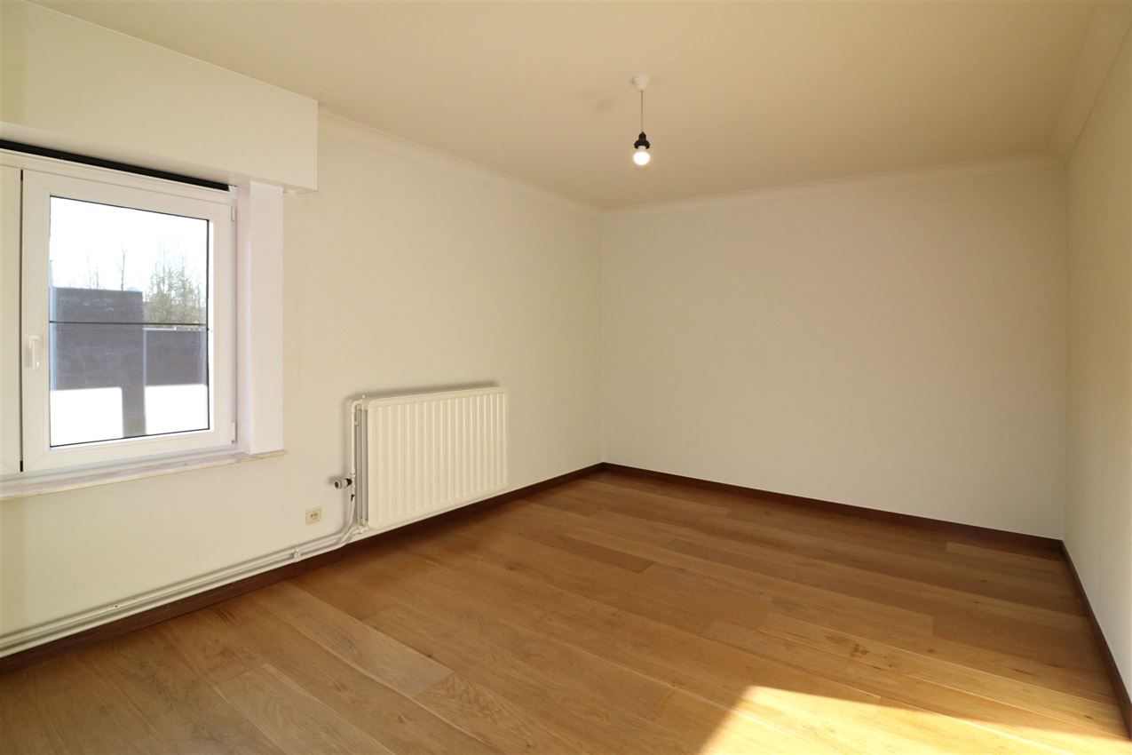 karaktervol, 3 grote slaapkamers, zuidterras, nabij station en natuur foto 23