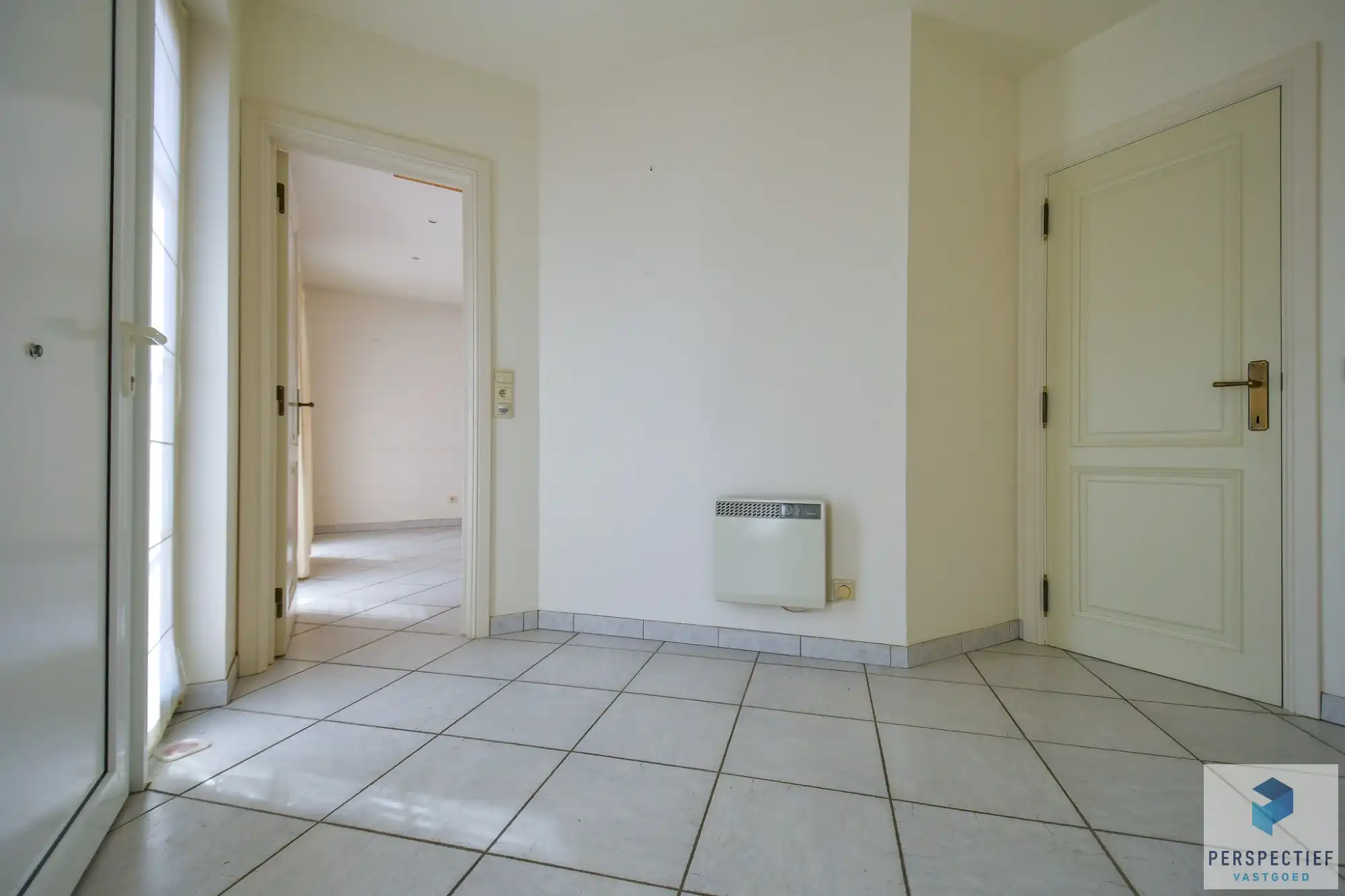 Unieke villa met dubbele garage en opslagplaats/ loods in rustige omgeving foto 15