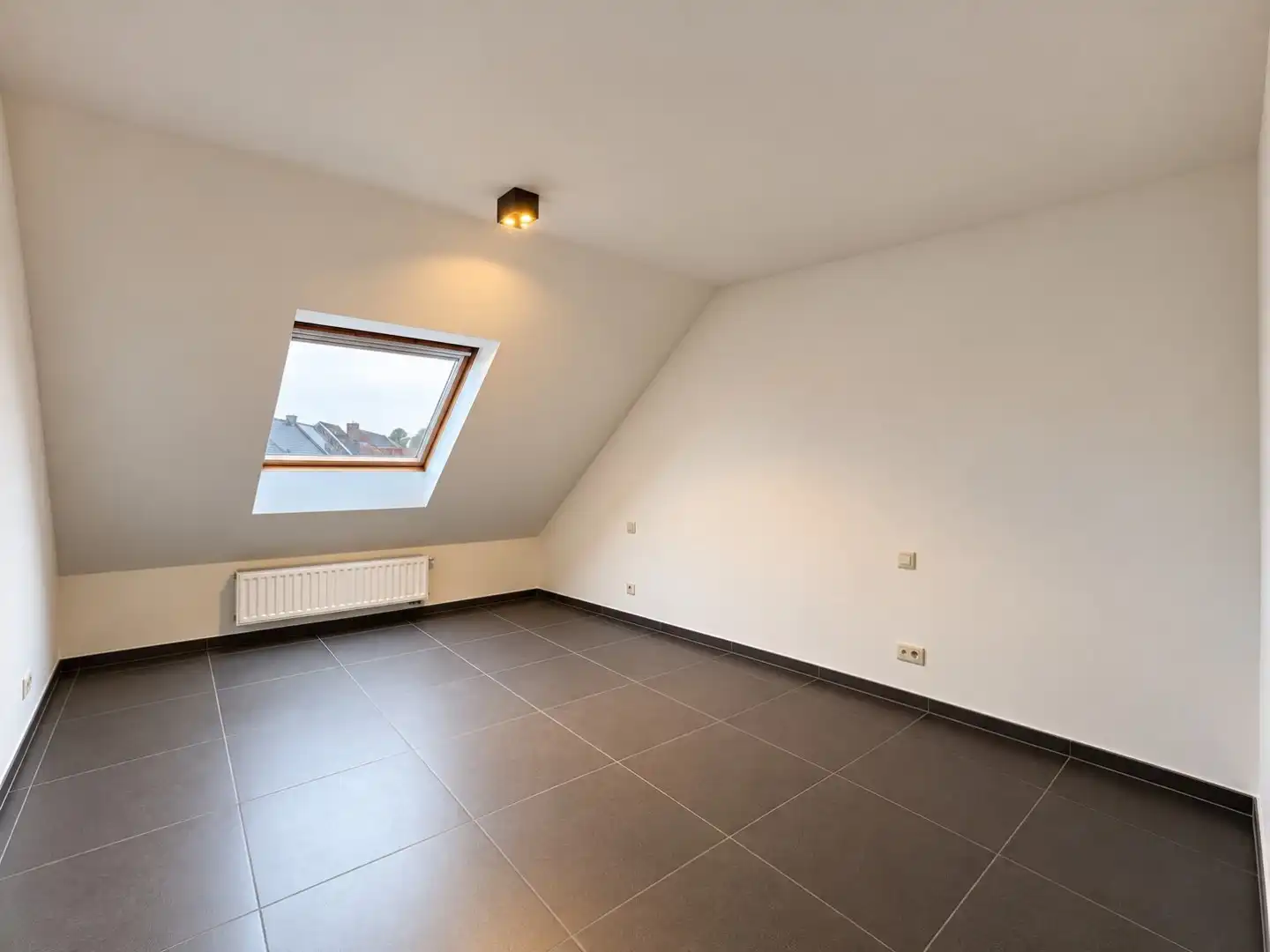 Ruim en instapklaar duplexappartement met 3 slaapkamers en garage in hartje Waarschoot foto 12