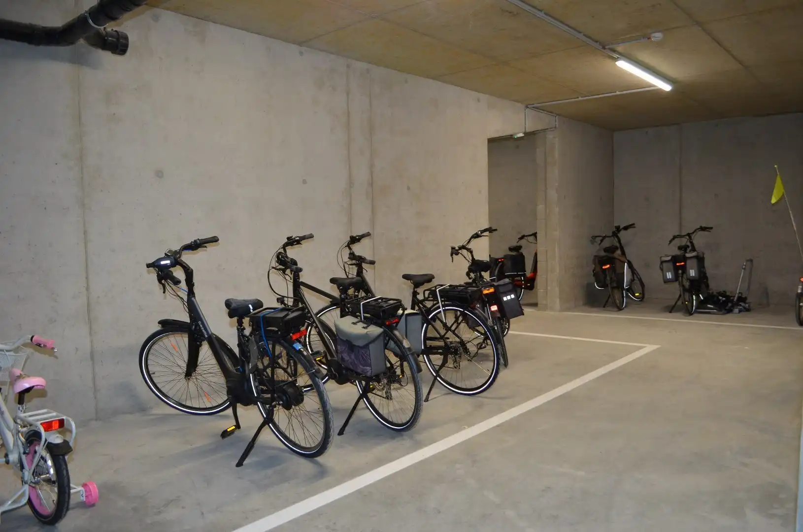 Wonen aan 't kanaal in Residentie Bakboord in een 2 slpk appartement met ruim terras.  Lift aanwezig. foto 17