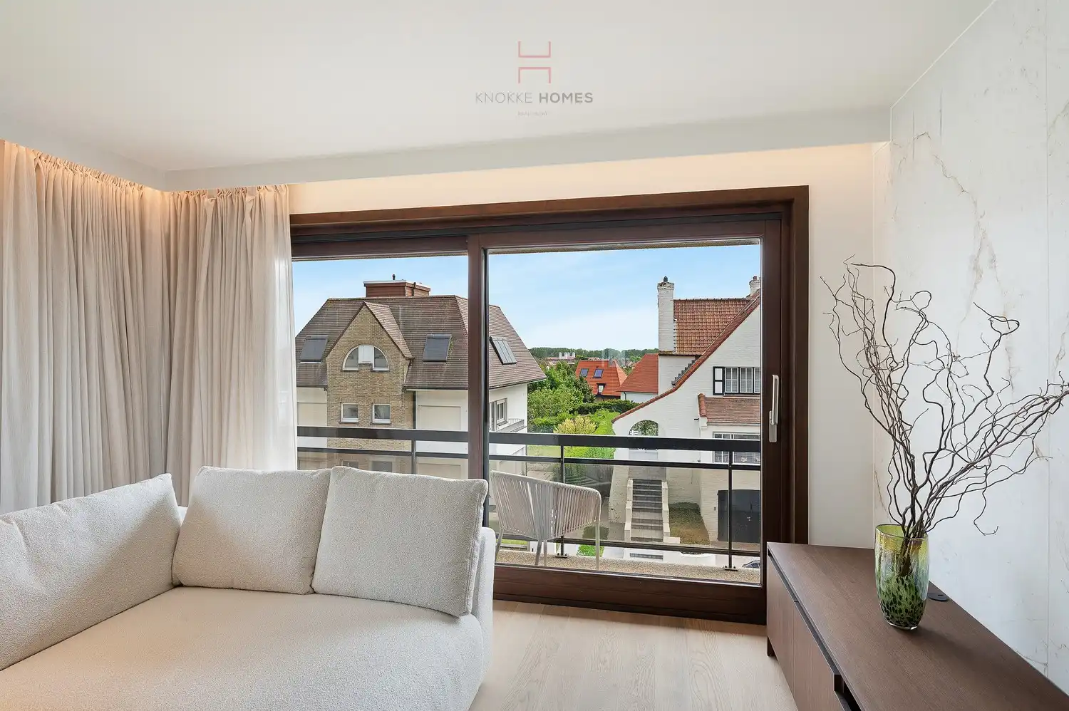 Prachtig gerenoveerd duplexappartement, gelegen op de hoek van een stijlvolle villaresidentie in de Jozef Nellenslaan. foto 5