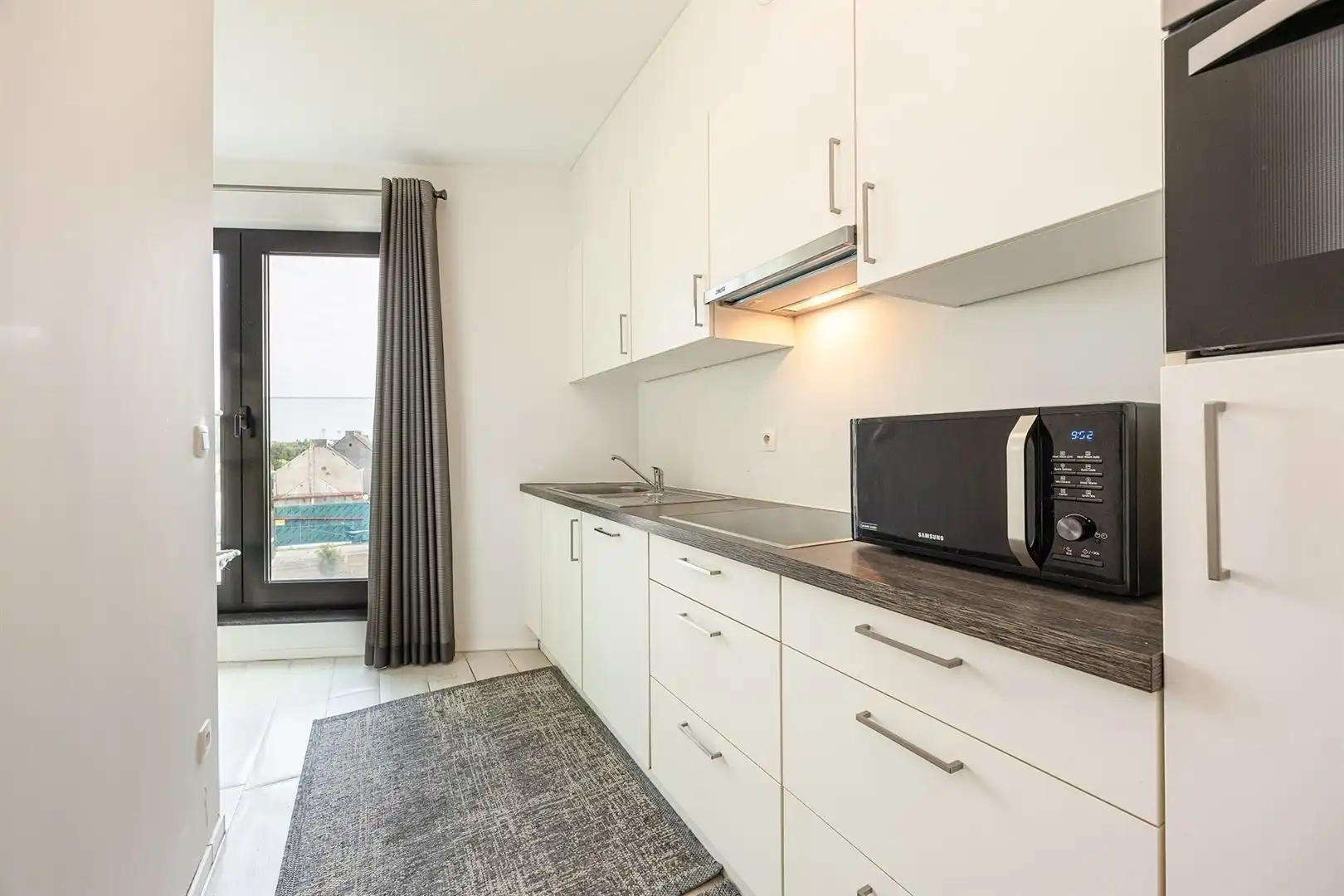 Lichtrijk appartement met groenzicht, parking en groot terras foto 8