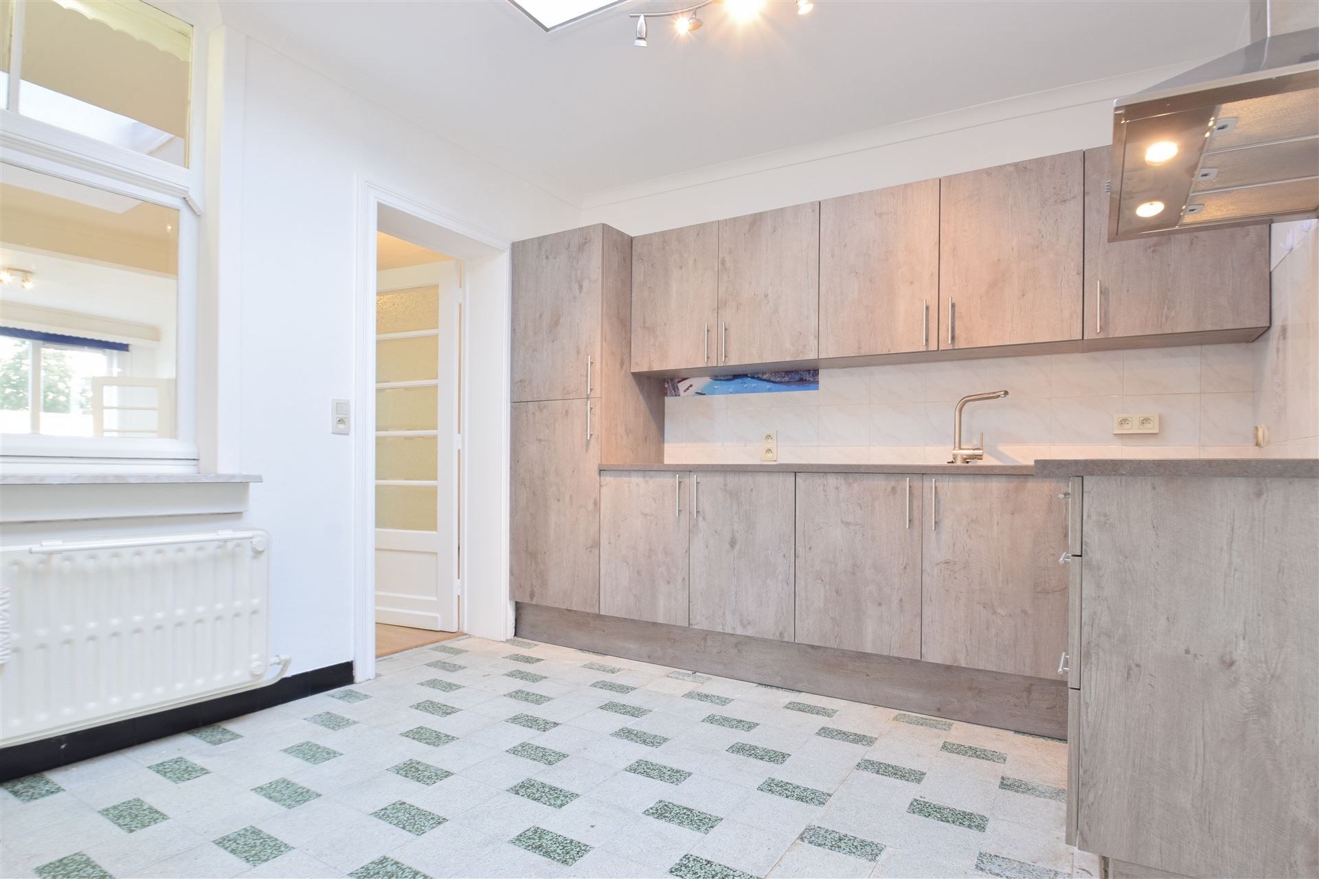 Op te frissen woning met stockagezolder aan de vaart. foto 7