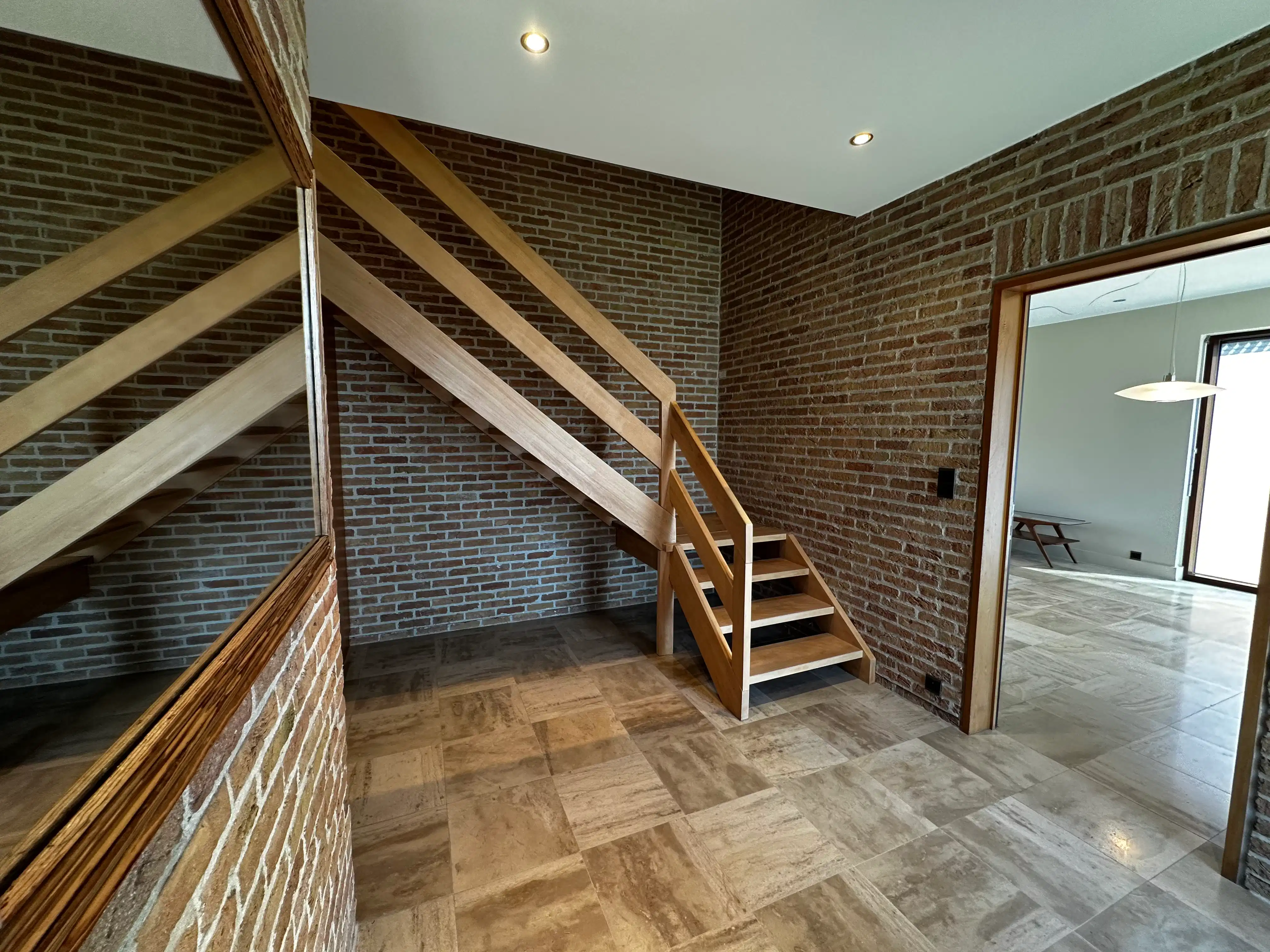 Ruime en lichtrijke woning te huur in het rustige Knesselare foto 2