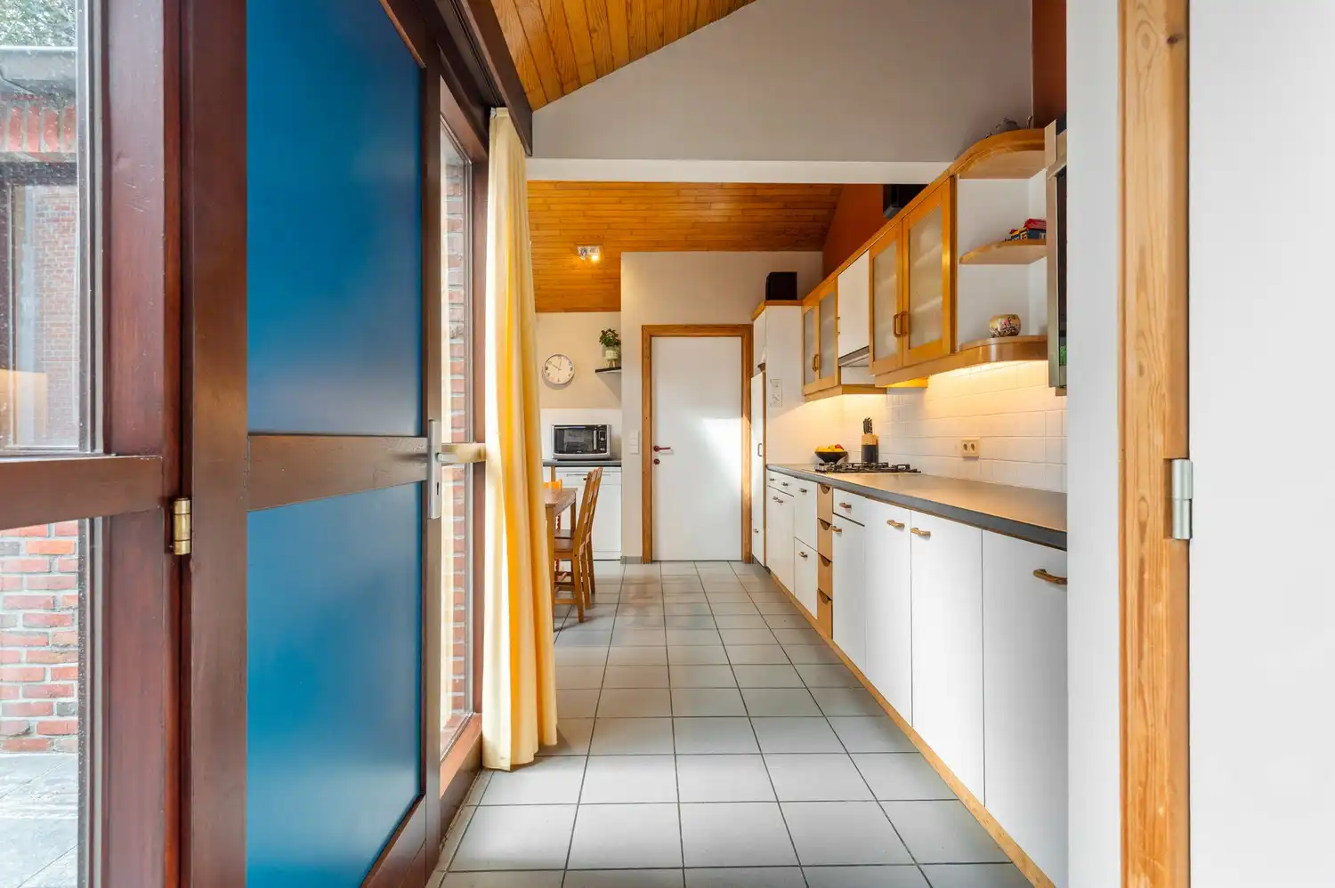 Super gezellige woning met prachtige ruime tuin en 3 slaapkamers te Hoevenen! foto 8