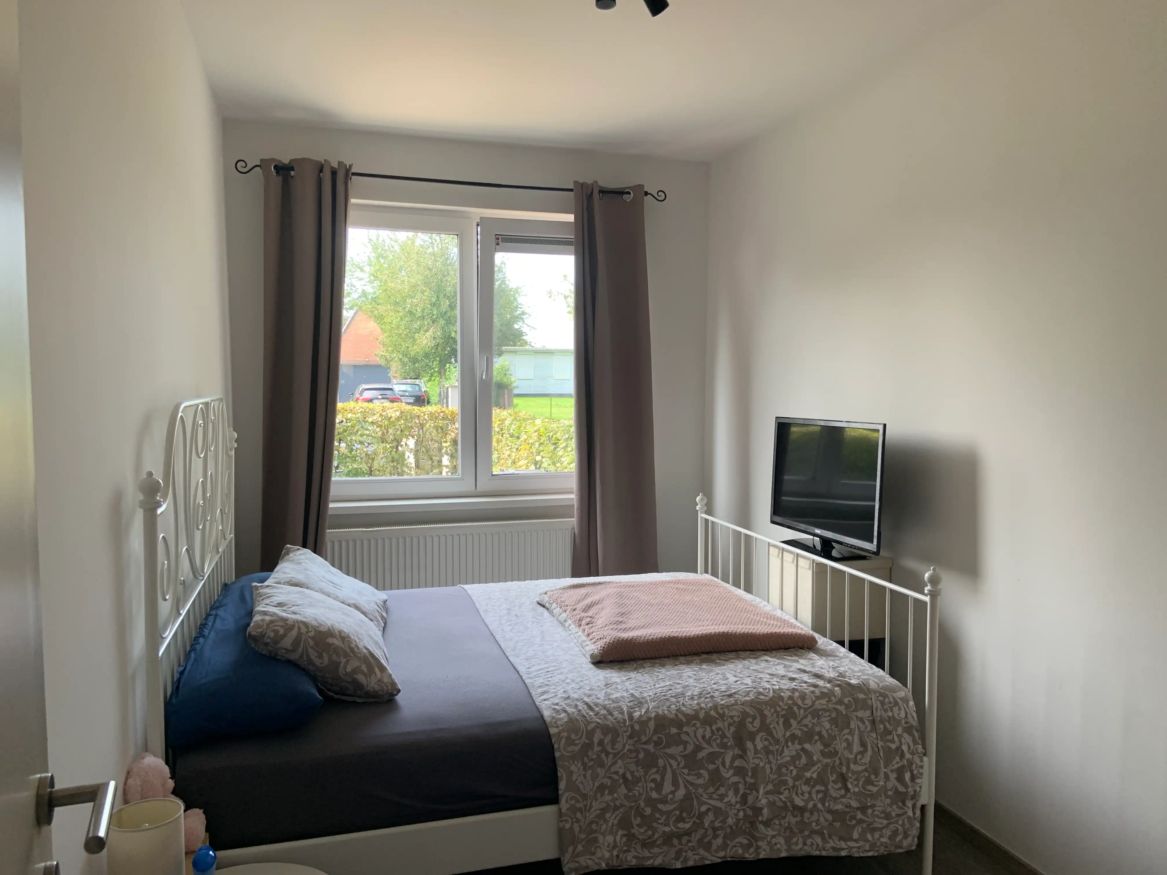 Gelijkvloers tweeslaapkamer-appartement te Wondelgem. foto 8