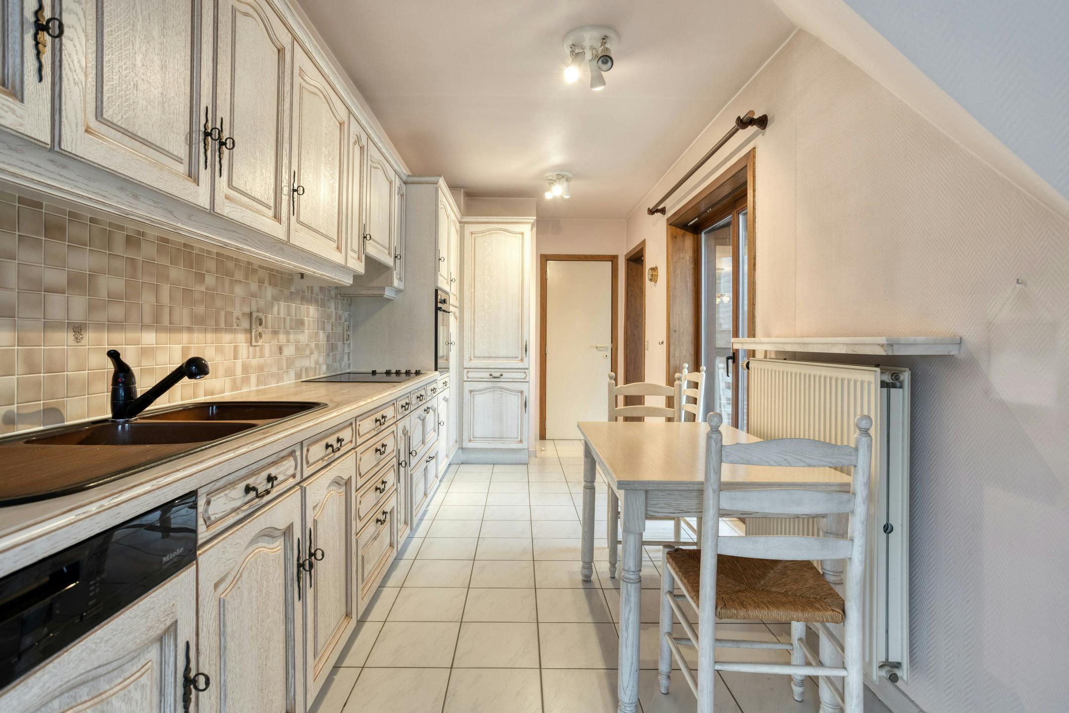 2-slaapkamer appartement te koop met zicht op de Houtmarkt in Kortrijk!  foto 4