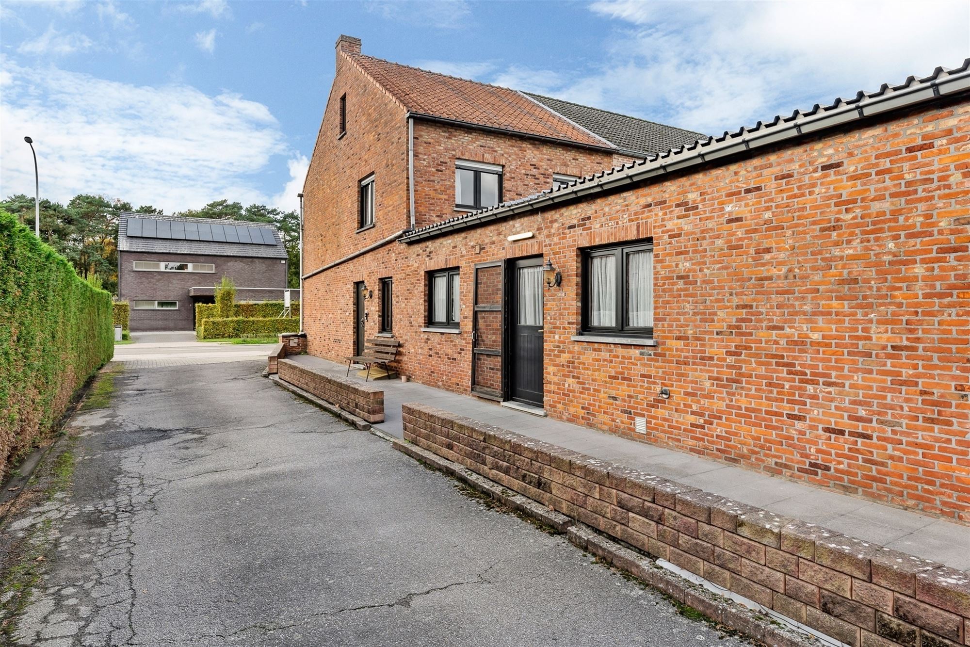 WONING MET GELIJKVLOERSE KAMER OP 950M2 foto 18