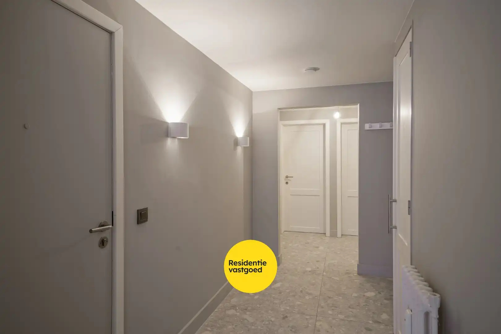 Gerenoveerd 2-slpk appartement met balkon en lift in Oostende foto 14