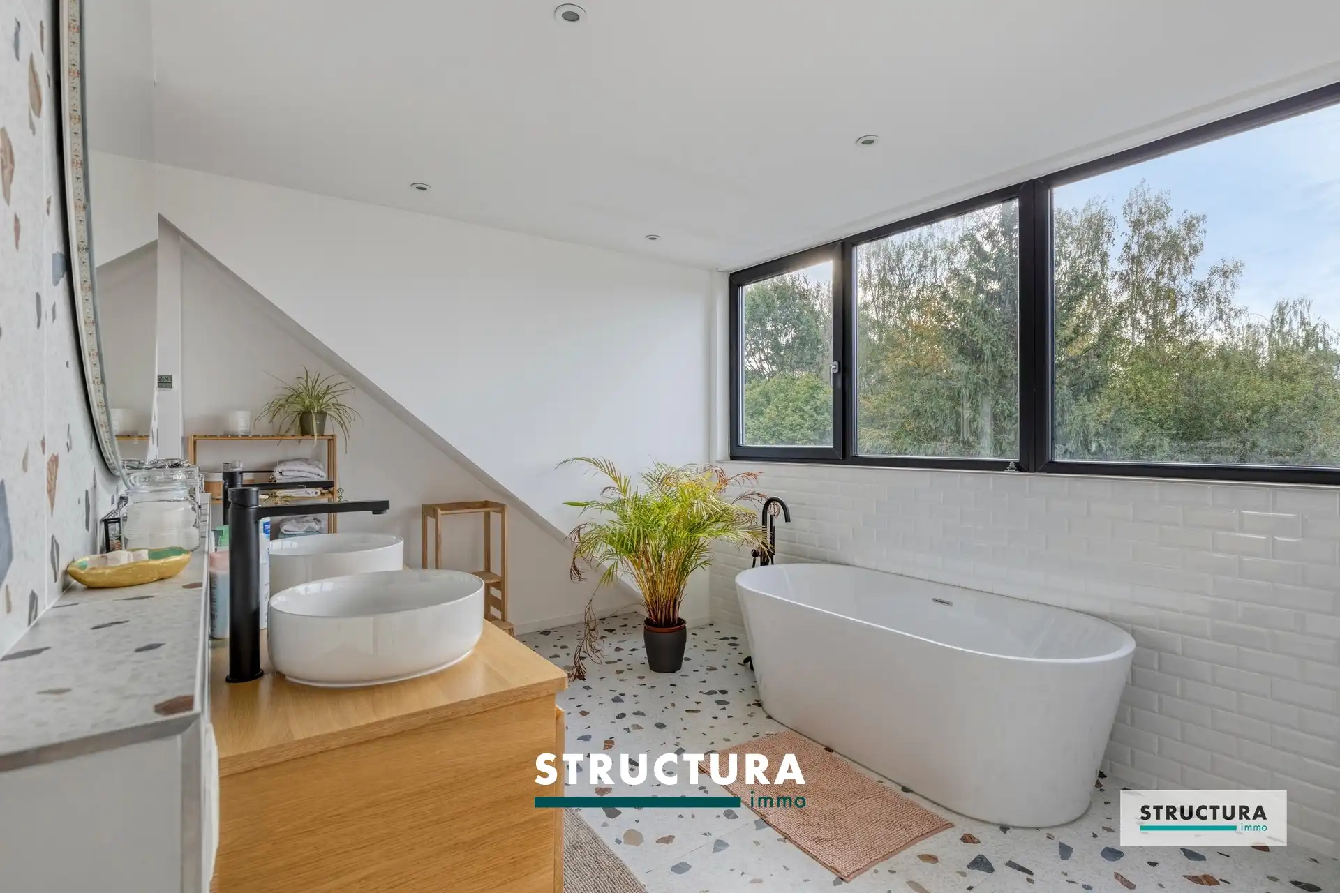 Volledig gerenoveerde woning op rustige ligging omgeven door groen! foto 16