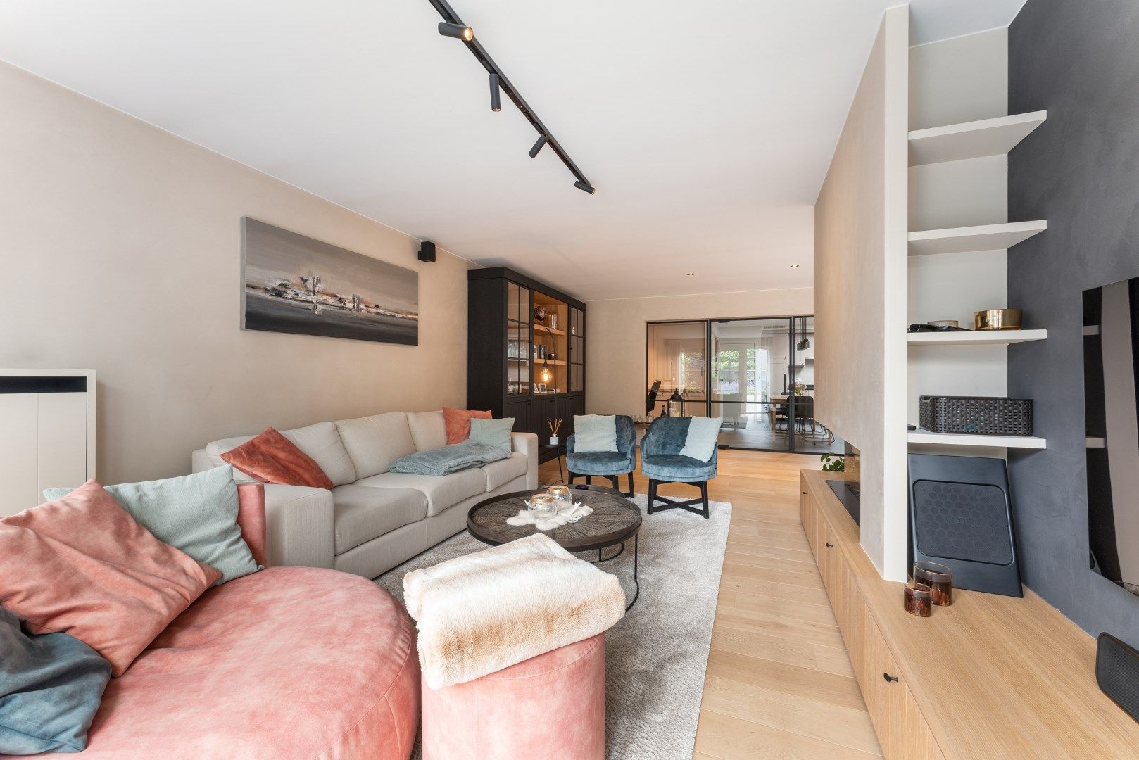 PRACHTIGE WONING MET EIKEN BIJGEBOUW | HANDELSRUIMTE & 4 GARAGES!!!  foto 3