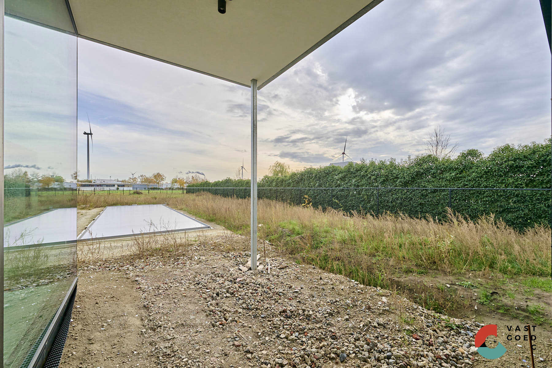 Moderne villa met zwembad op een knap perceel van 16 are. foto 22