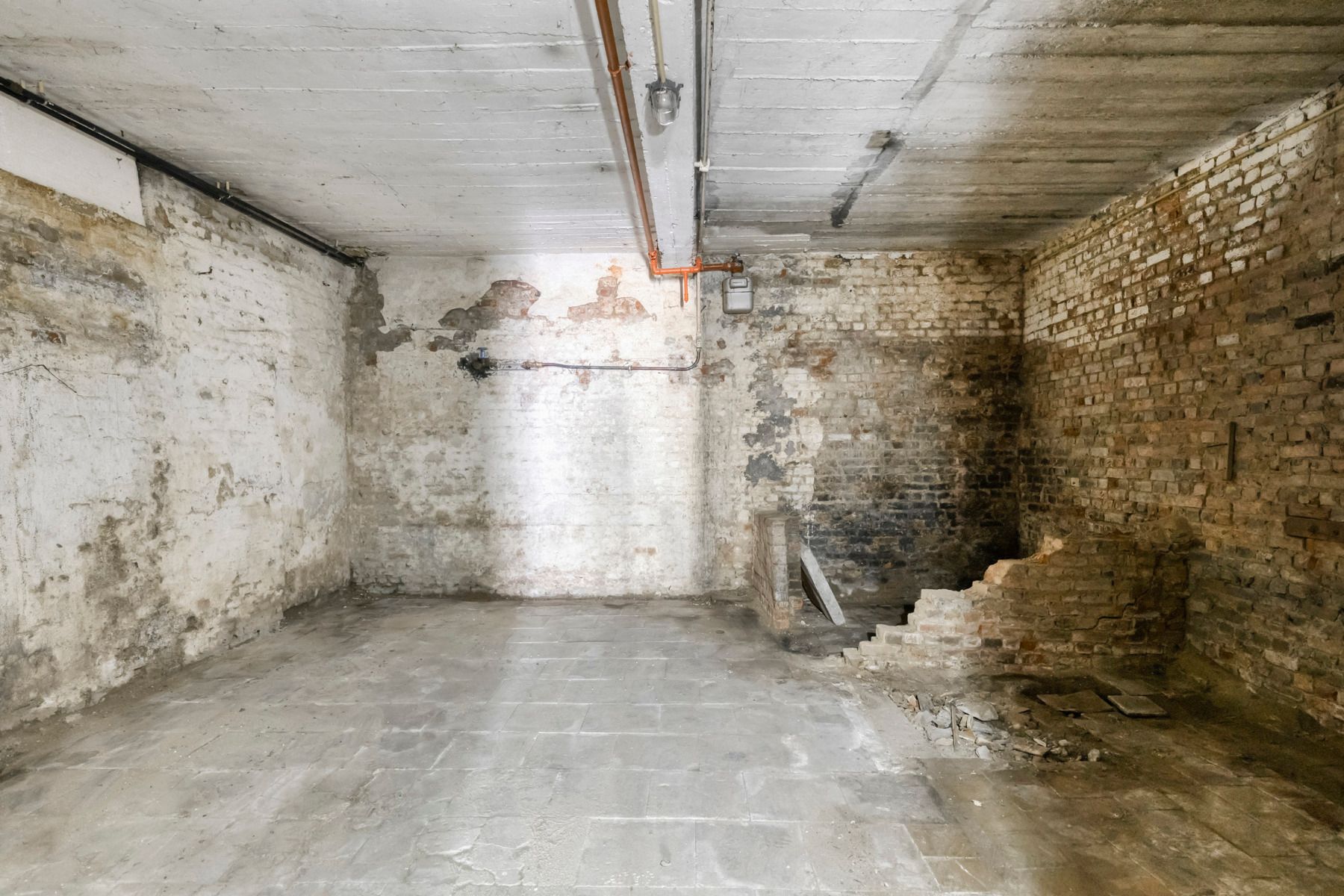 Te renoveren woning met ruime tuin. foto 15
