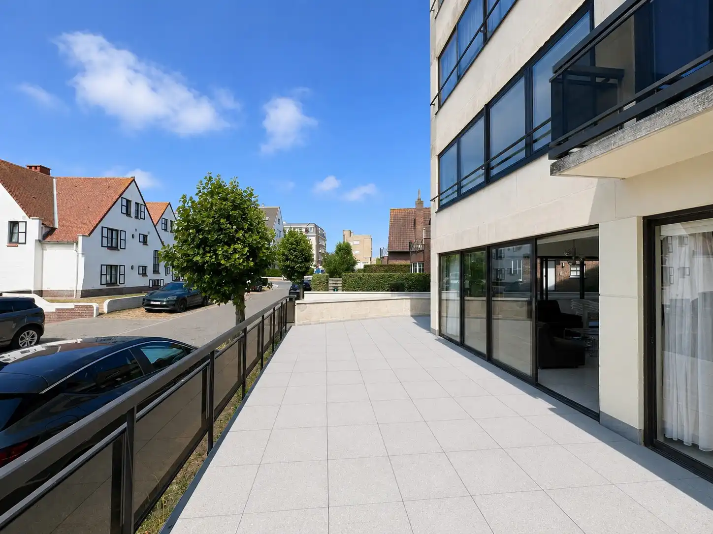 Ruim gelijkvloers appartement te koop met uitzonderlijk zonneterras in de gegeerde Concessie van De Haan. foto 10