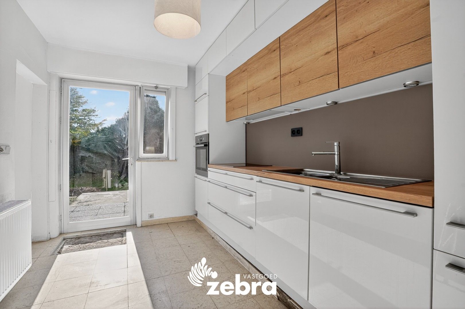 Zeer ruime woning met inpandige garage te koop in Staden! foto 4