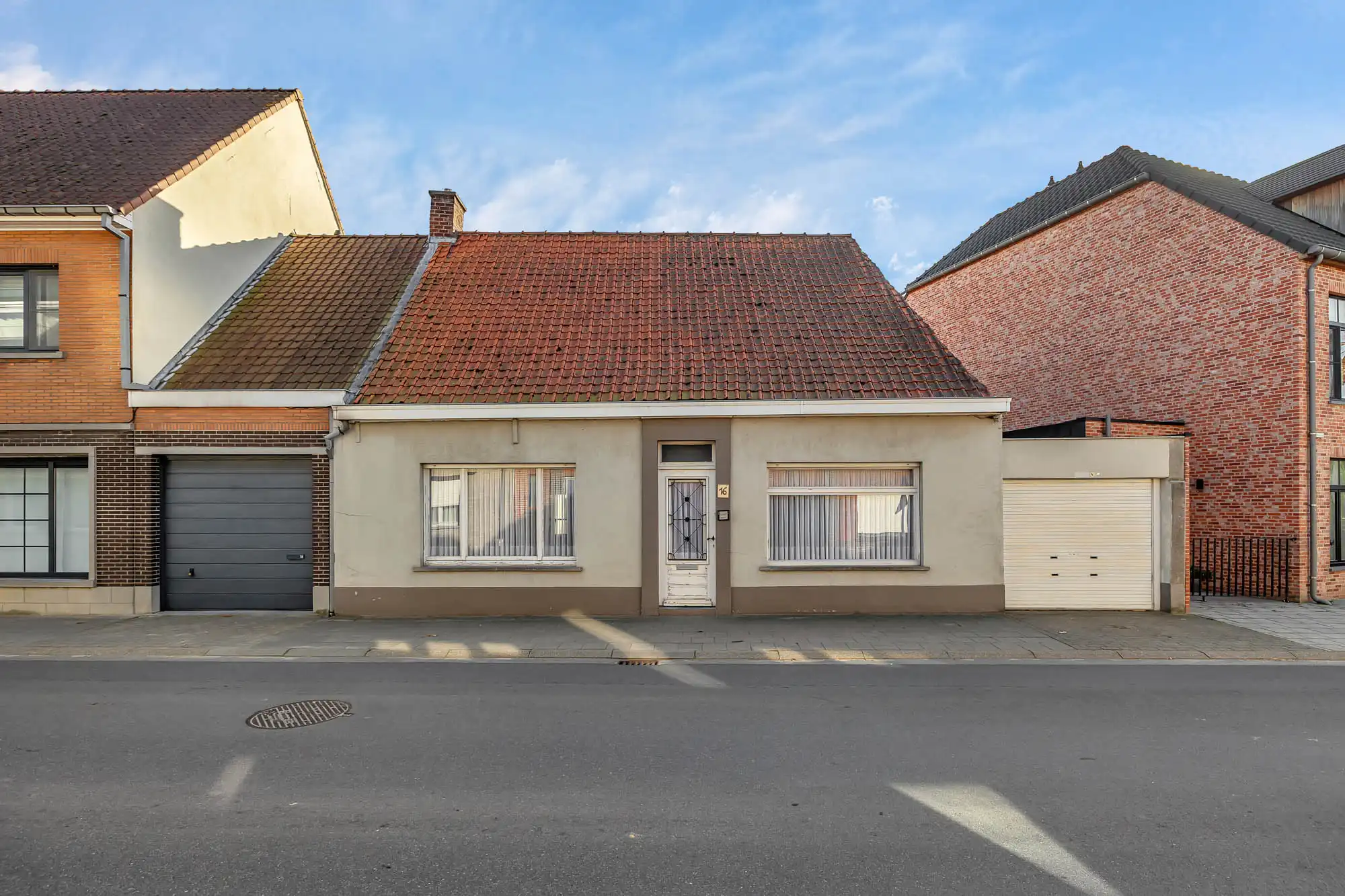 Hoofdfoto van de publicatie: Te renoveren woning met tal van mogelijkheden