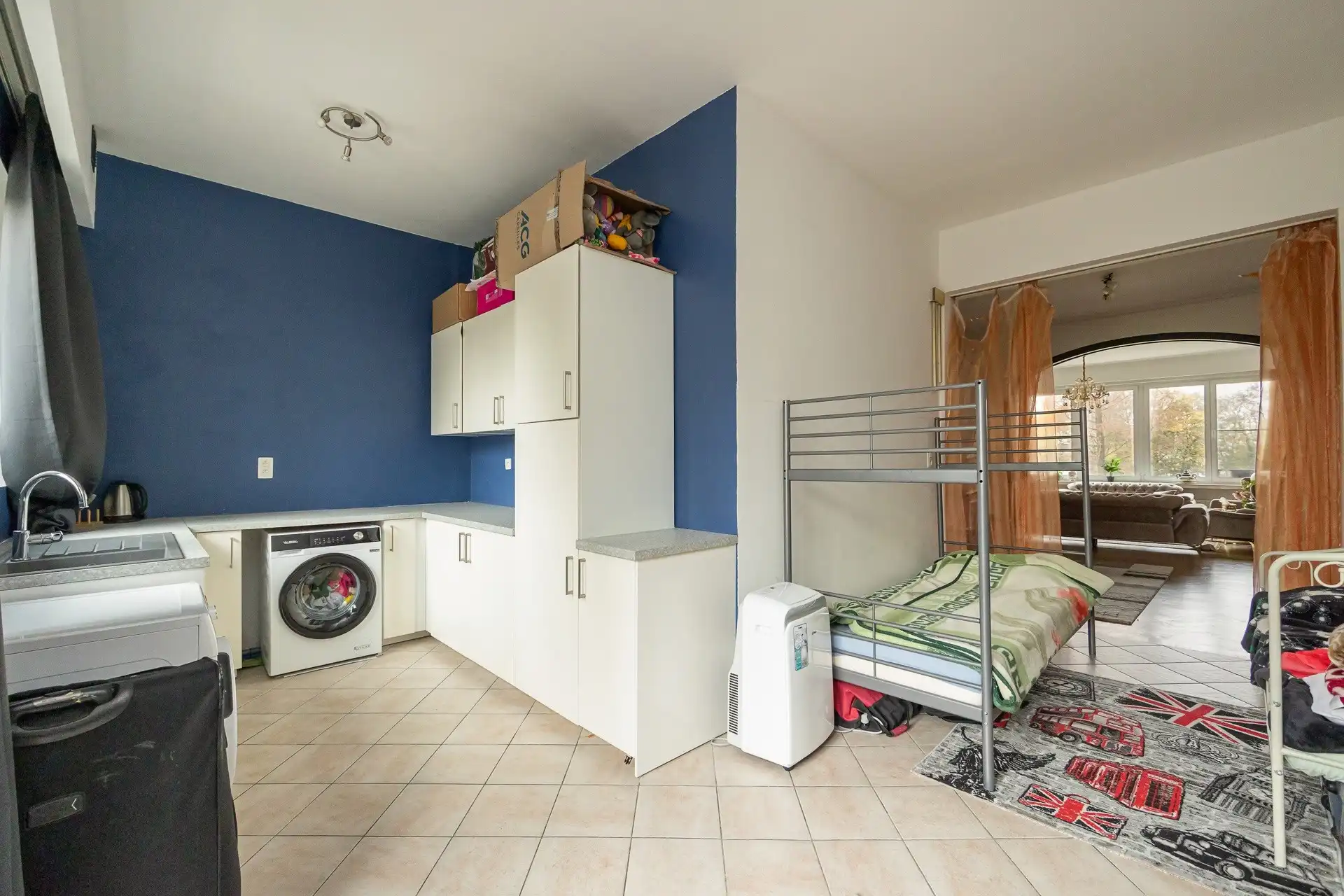 Ruime, instapklare gezinswoning met authentieke elementen in Berchem foto 9