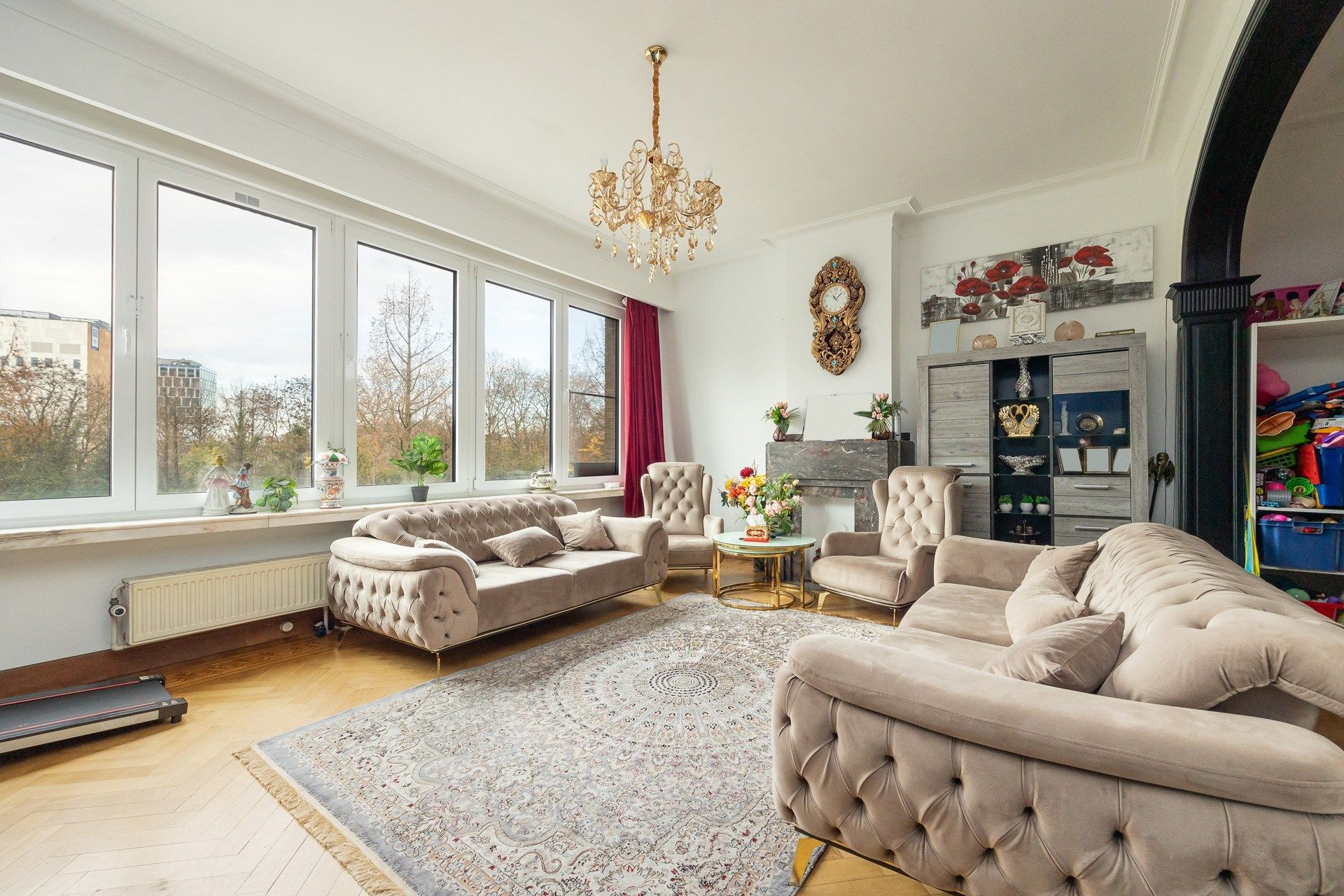 Ruime, instapklare gezinswoning met authentieke elementen in Berchem foto 9