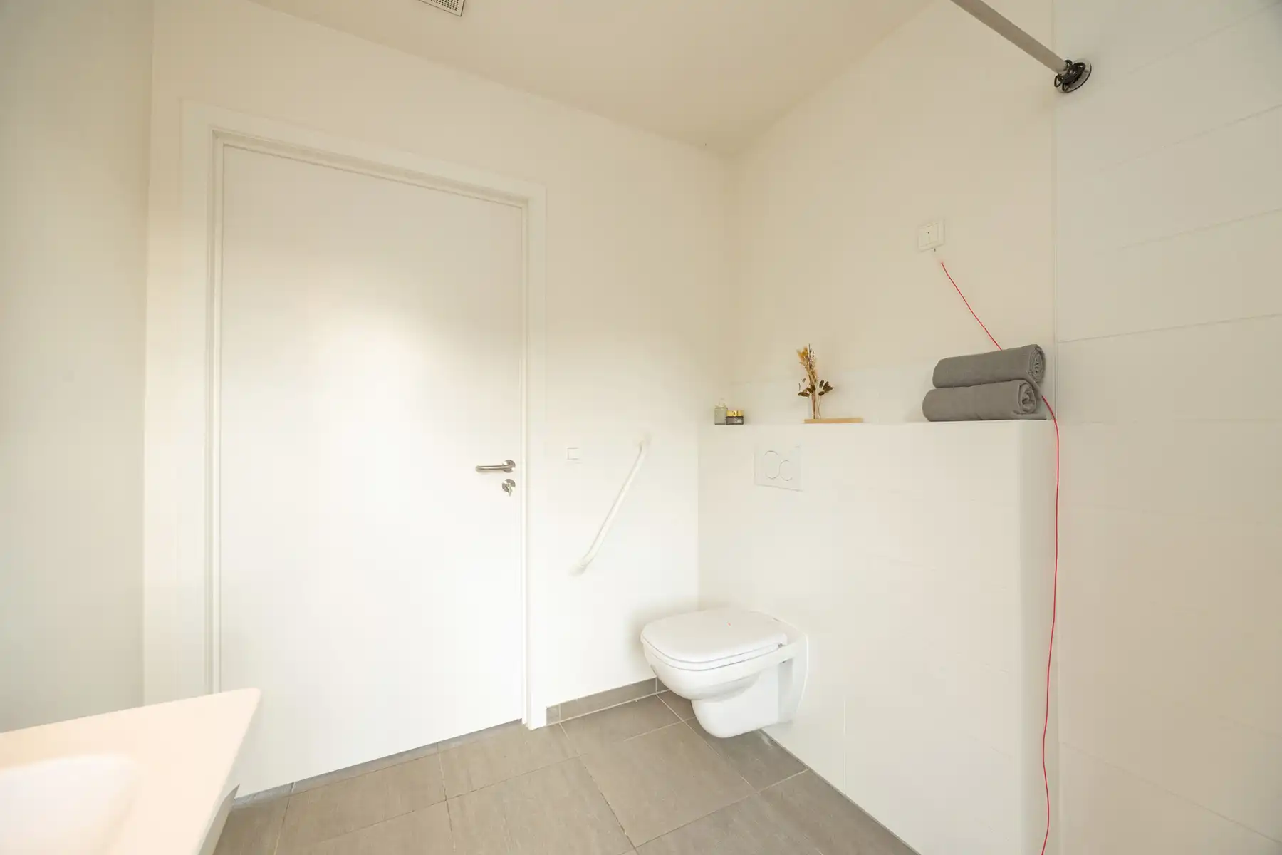 ASSISTENTIEWONING MET 1 SLK, VEEL PRIVACY EN TERRAS TE GENK foto 20