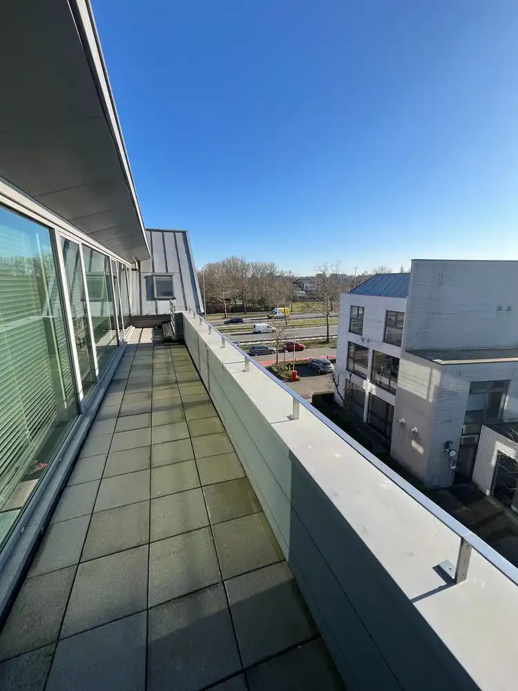 Kantoorgebouw met 54 parkeerplaatsen foto 41