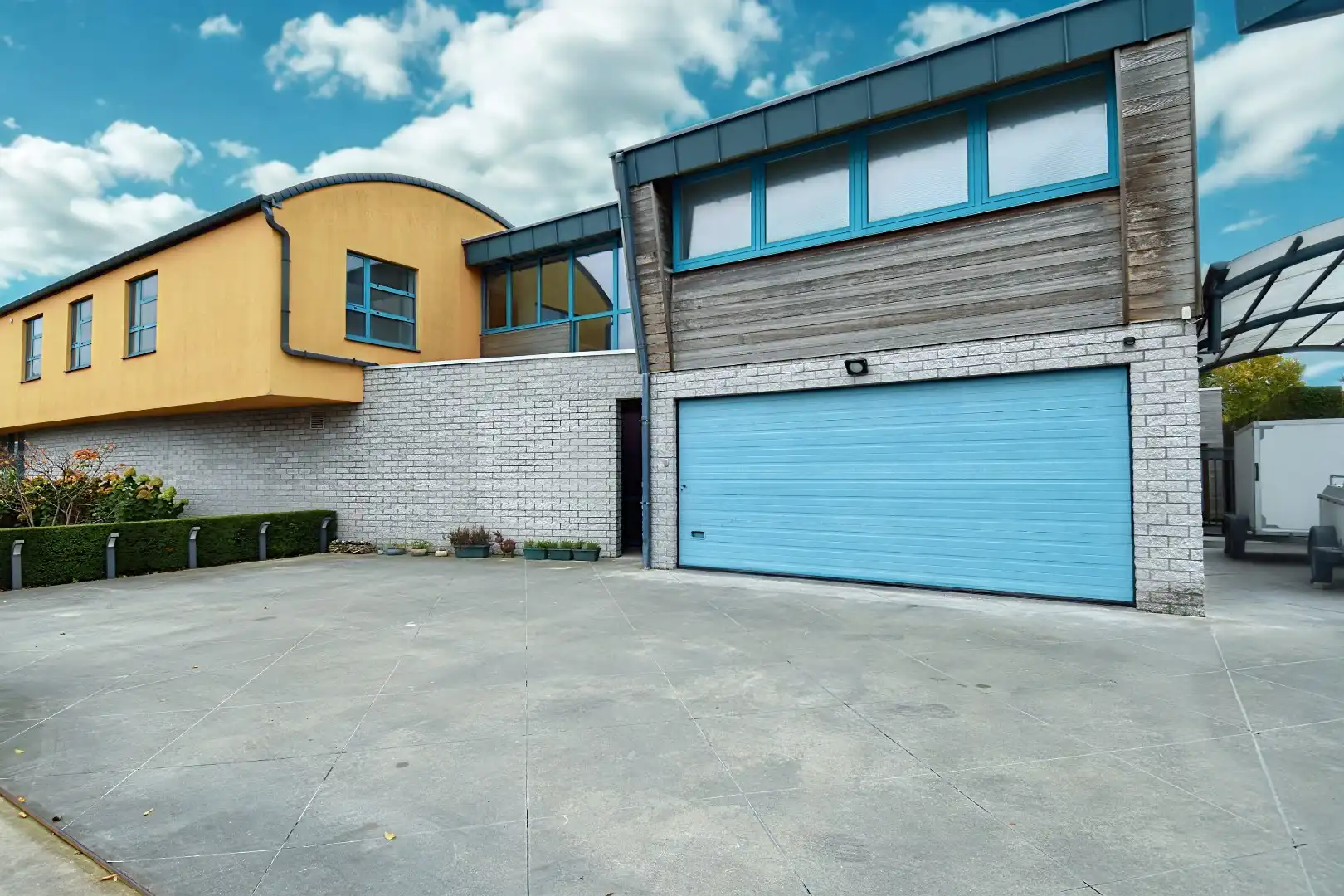 Uitzonderlijk vastgoed te koop op een zeer royaal perceel (2103 m²) in Gullegem foto 3