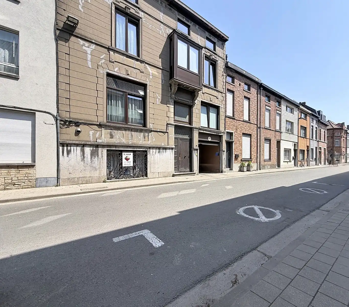 Gelijkvloersappartement met 2 SLPK! foto {{pictureIndex}}