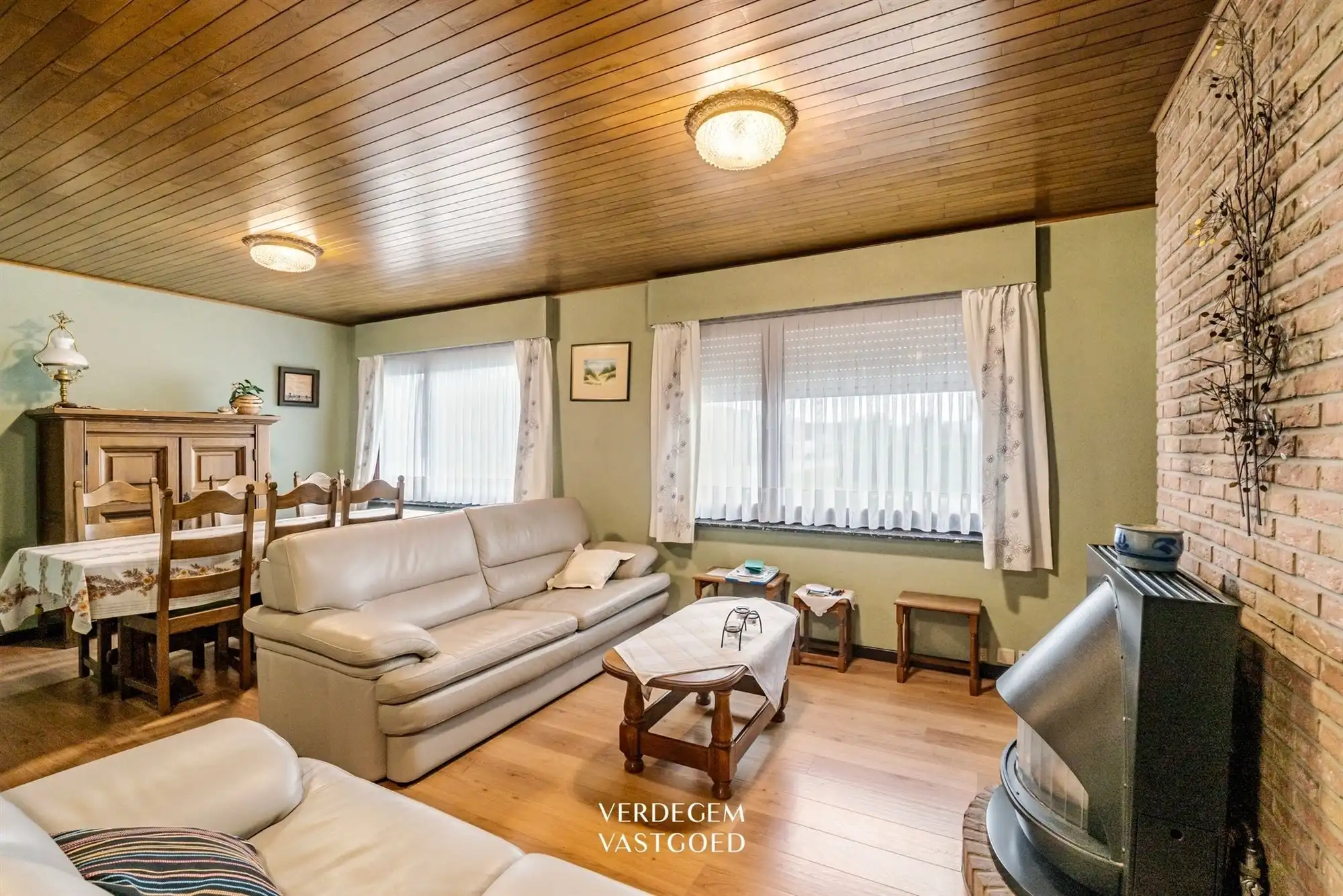 Gelijkvloerse woning met 2 slaapkamers, tuin en garage in een rustige woonwijk, te renoveren foto 5