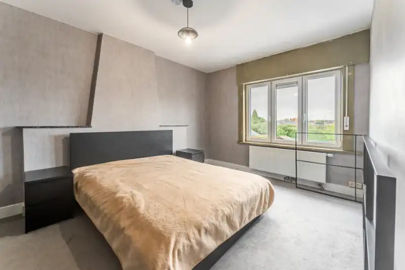 Ruime gezinswoning met 7 slaapkamers foto 8