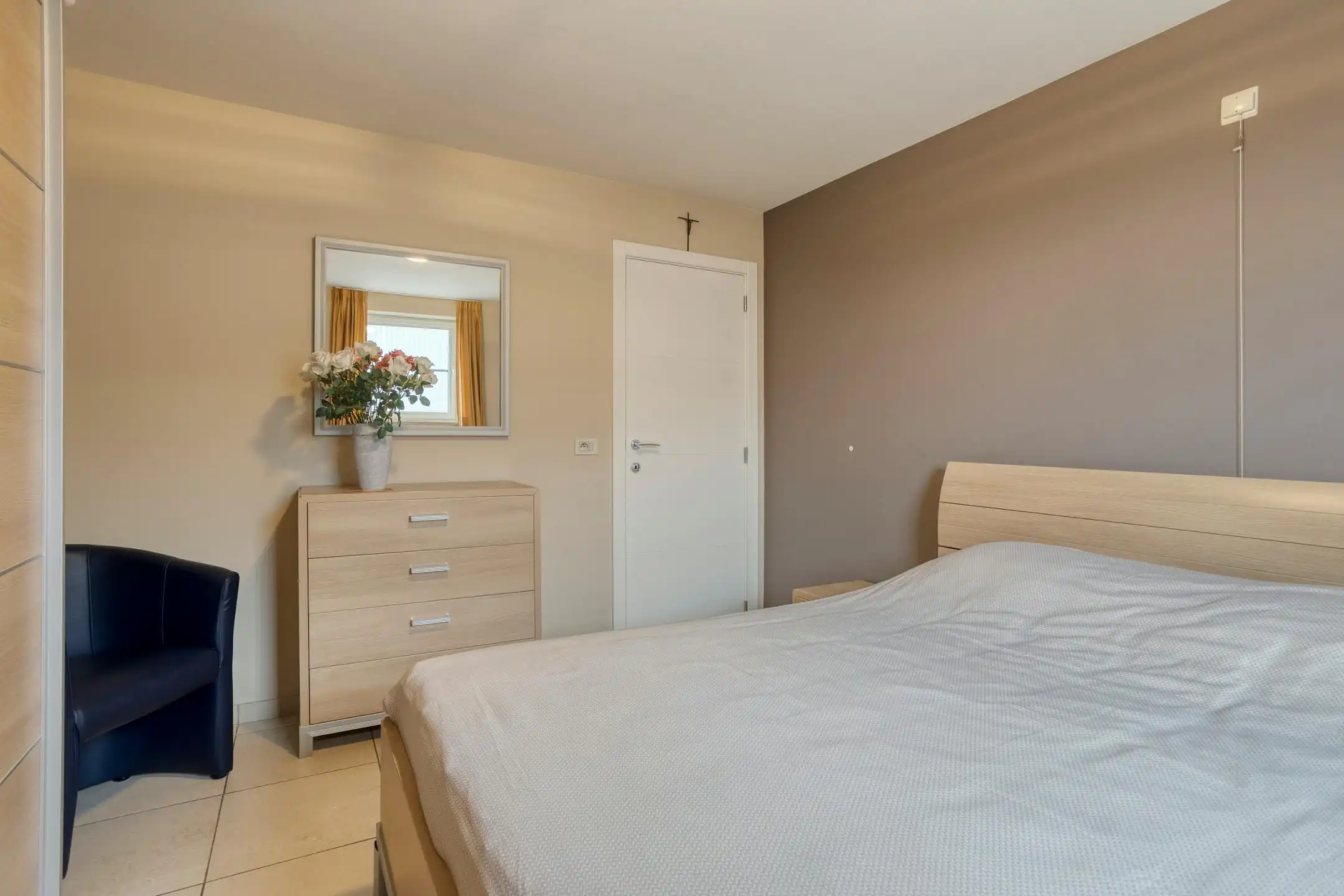 Lichtrijk 2-slaapkamer appartement met garage te koop in Kuurne! foto 15
