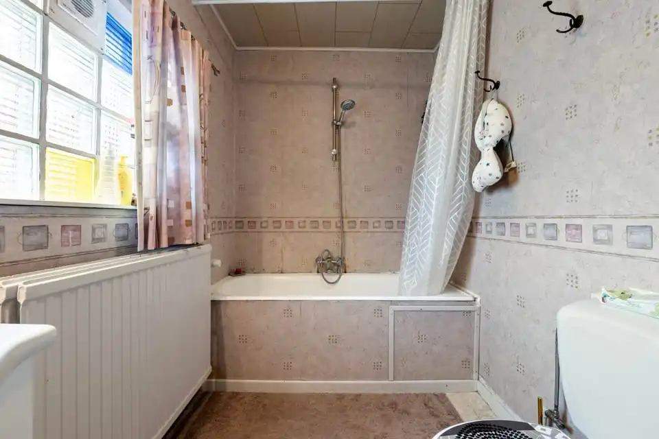 VERRASSEND RUIME GEZINSWONING MET 3 SLKS IN MONTENAKEN foto 27