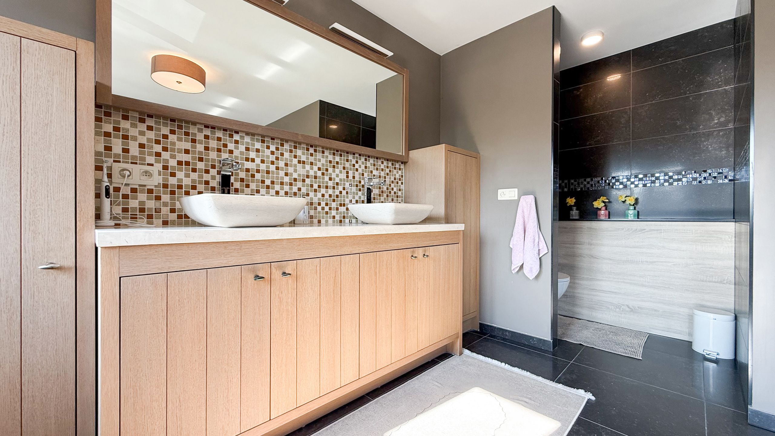 Karaktervolle nieuwbouw villa met 6slpks te Houthalen! foto 28