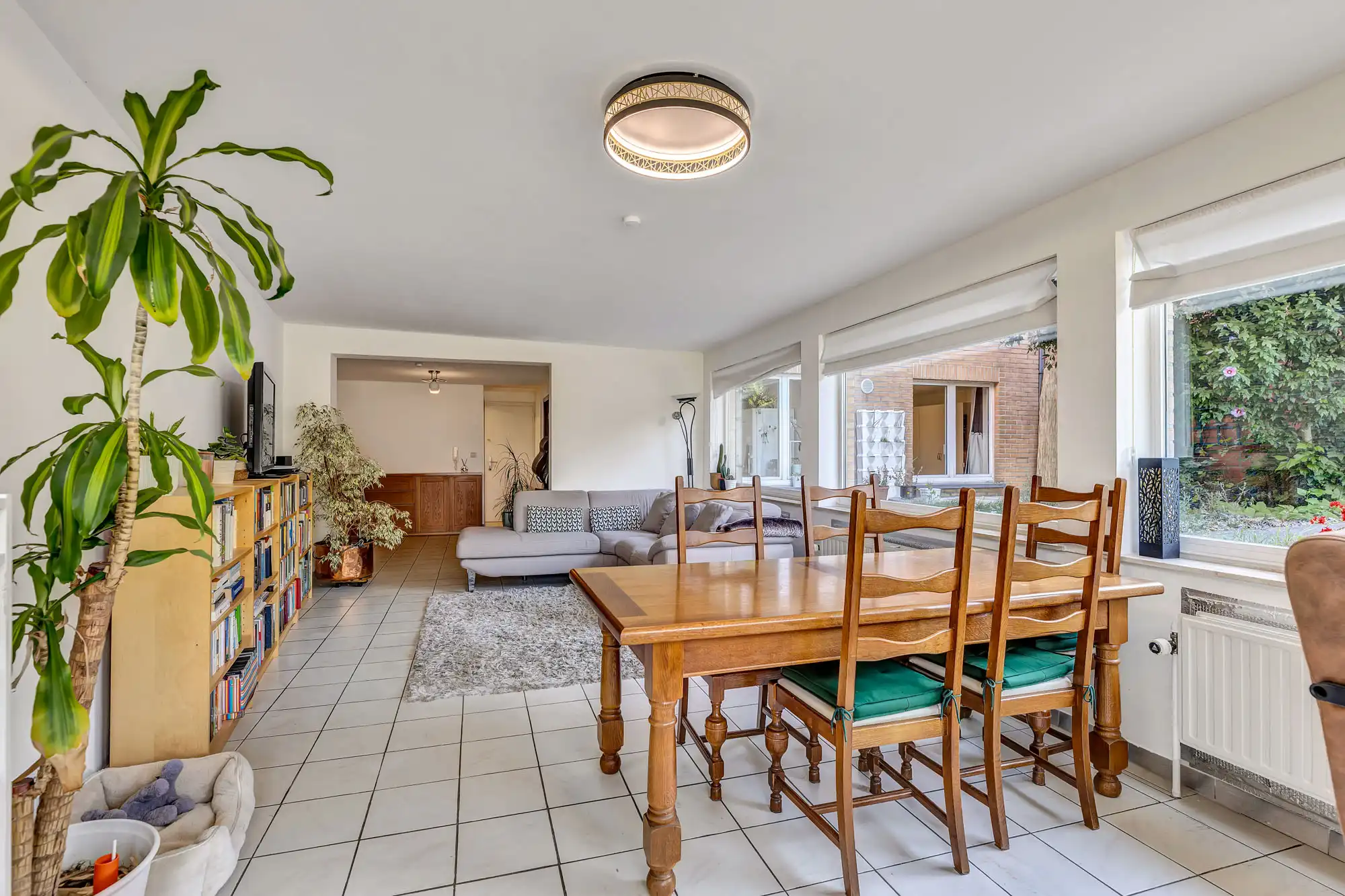 Gelijkvloers appartement met 3 slaapkamers en tuin! foto {{pictureIndex}}