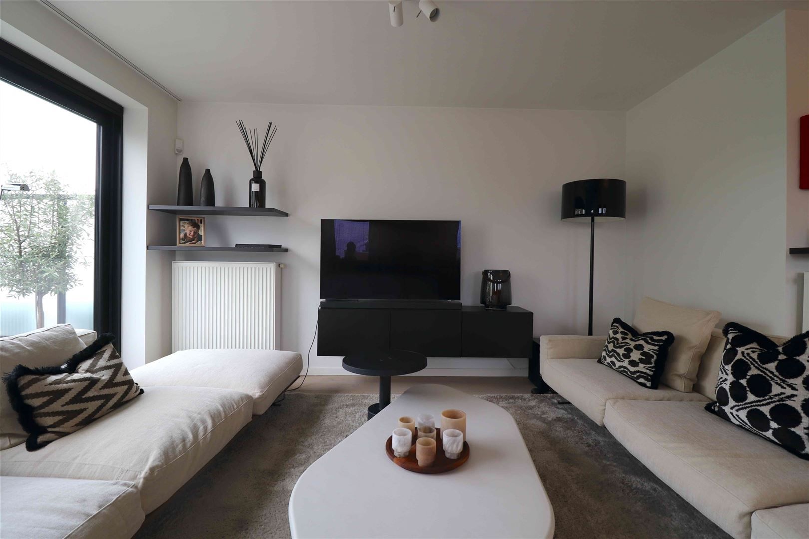 Luxe appartement met terras en parking  foto 2