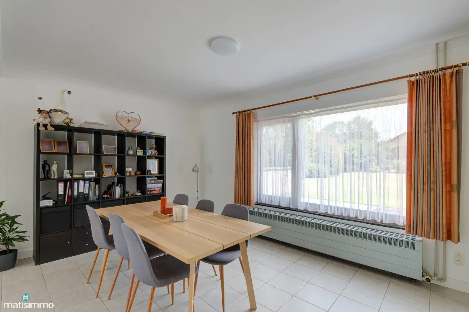RUIME GEZINSWONING MET VIER SLAAPKAMERS, DUBBELE GARAGE EN RUIME TUIN NABIJ HET CENTRUM VAN HASSELT foto 4