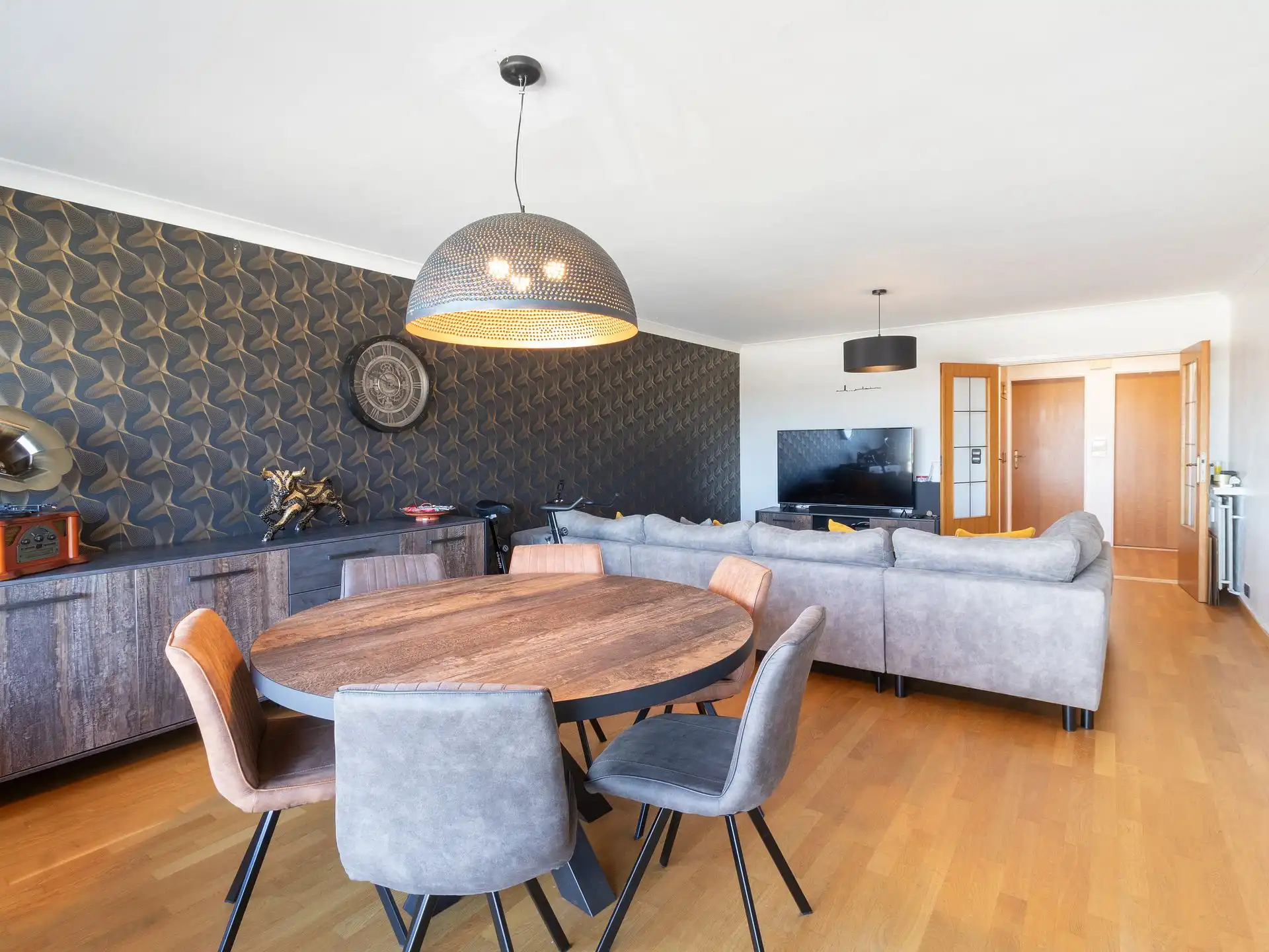 Instapklaar appartement met 2 terrassen! foto {{pictureIndex}}
