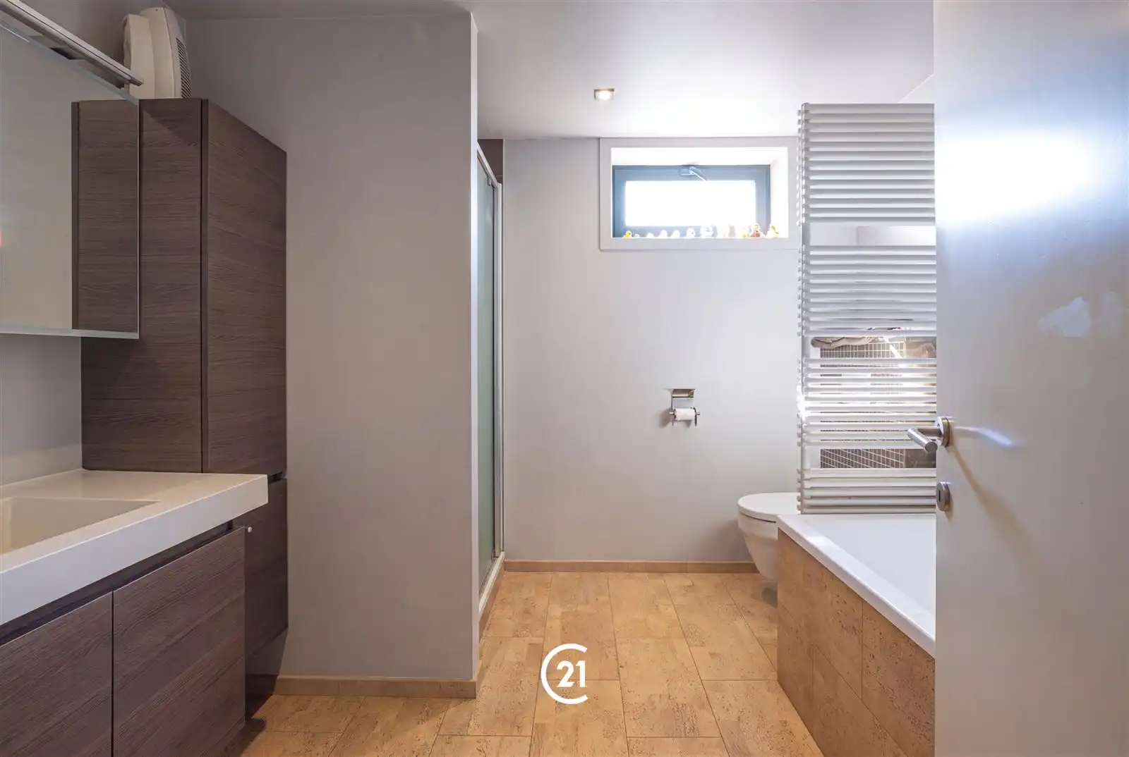 Unieke polyvalente eigendom met woonst in Strijpen! foto 17