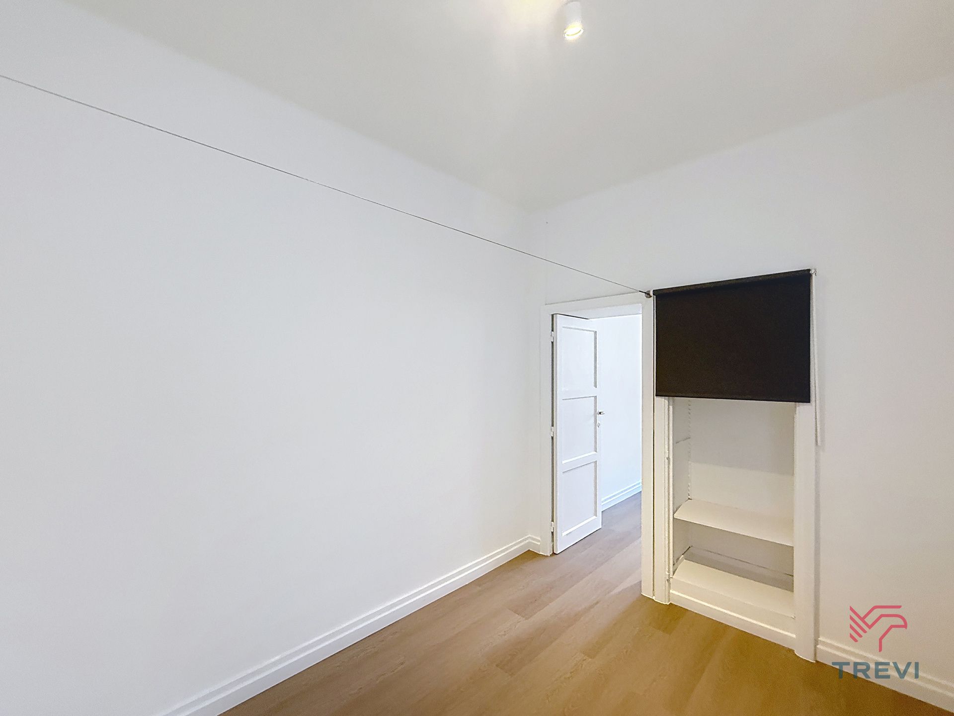Volledig gerenoveerd appartement met 2 slaapkamers + studeerkamer! foto 15