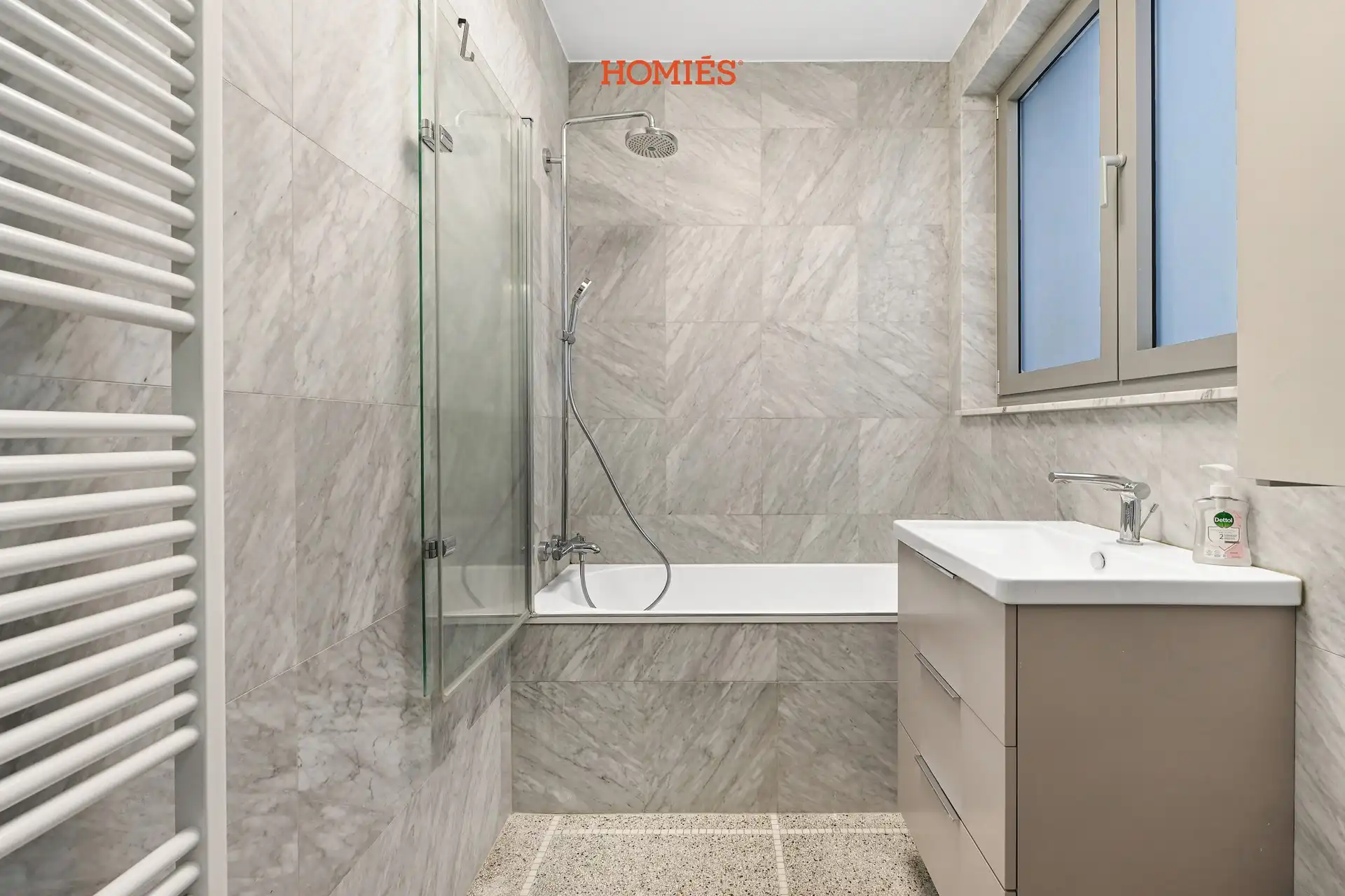 Instapklaar 2-slaapkamerappartement met uniek uitzicht foto 17