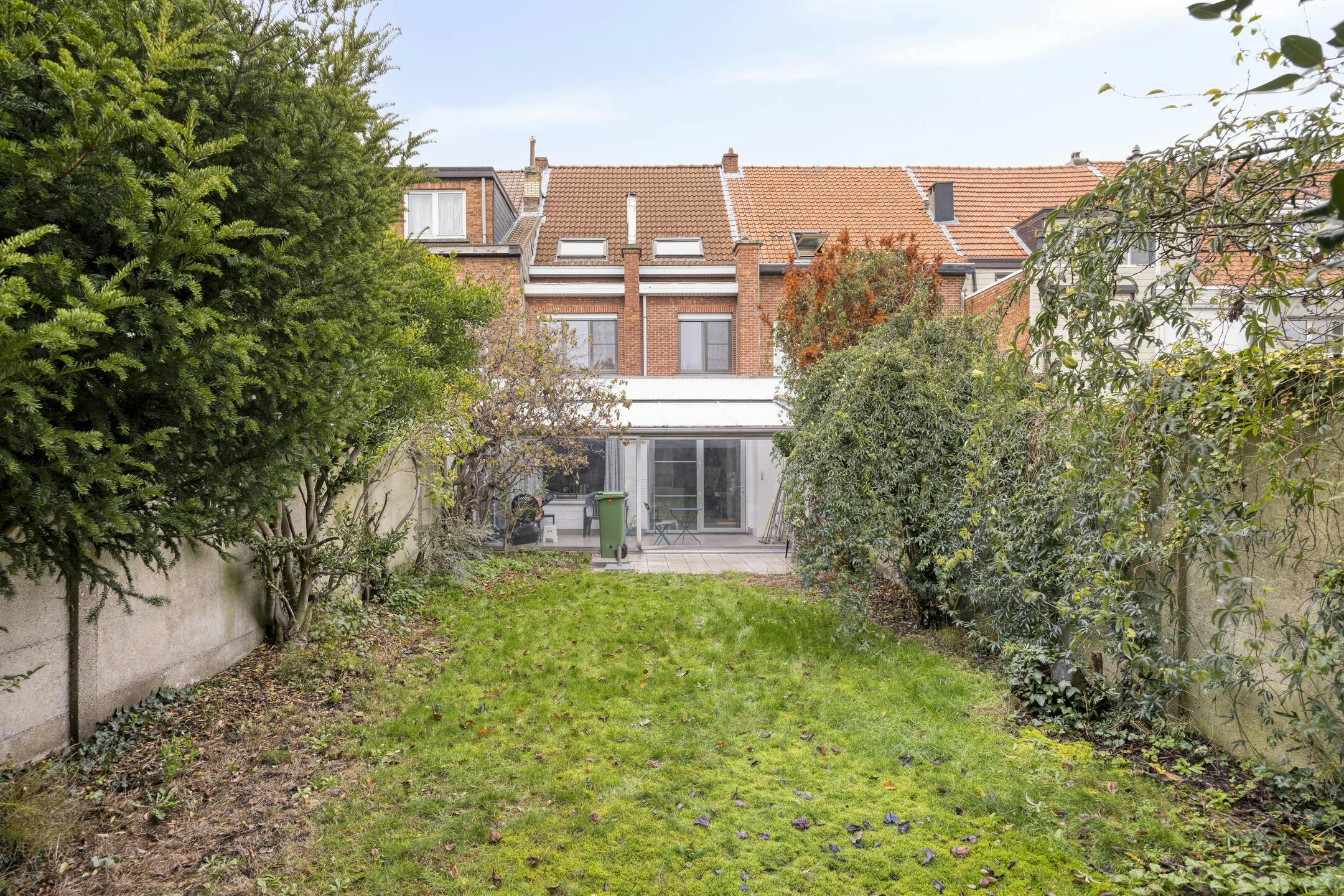 Ruim huis te koop Merksem met garage en zonnige tuin foto 23