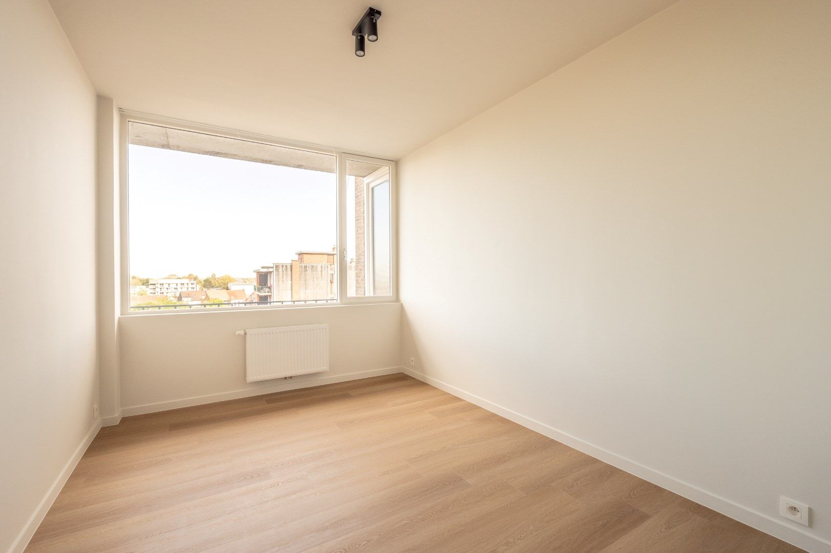 Gerenoveerd modern appartement te koop in centrum Kortrijk!  foto 10