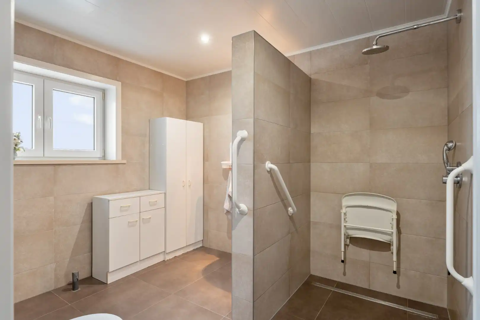 Halfvrijstaande gezinswoning op een perceel van 4a67ca op een rustige locatie te Dilsen-Stokkem. foto 14