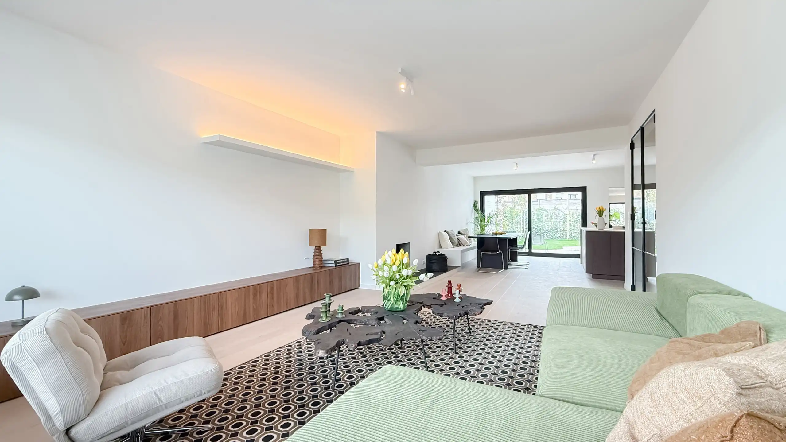Gerenoveerde woning met zonnige tuin nabij de Graaf Jansdijk foto 5