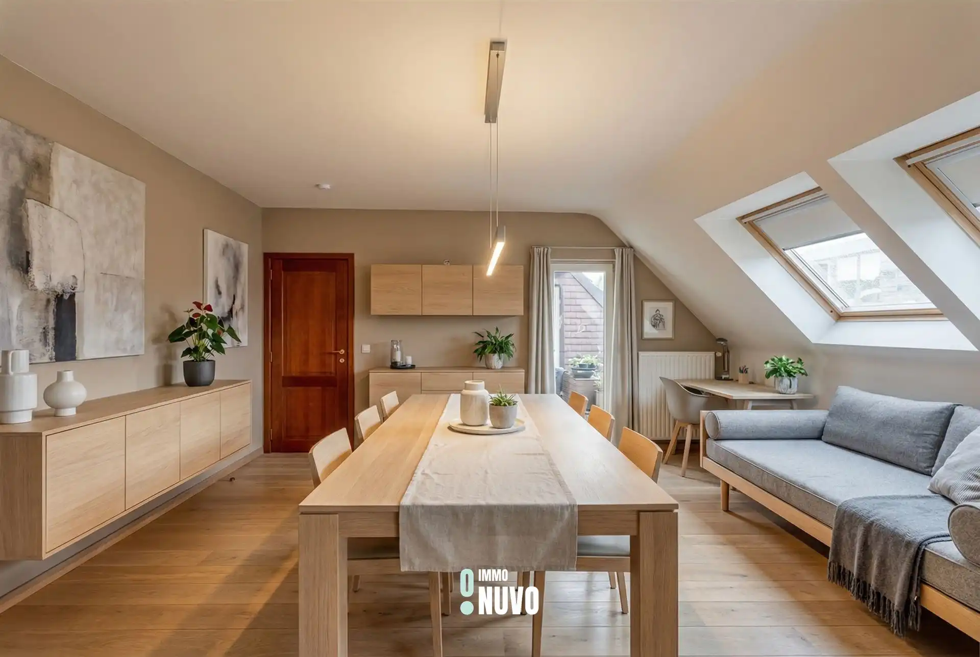 duplex foto {{pictureIndex}}