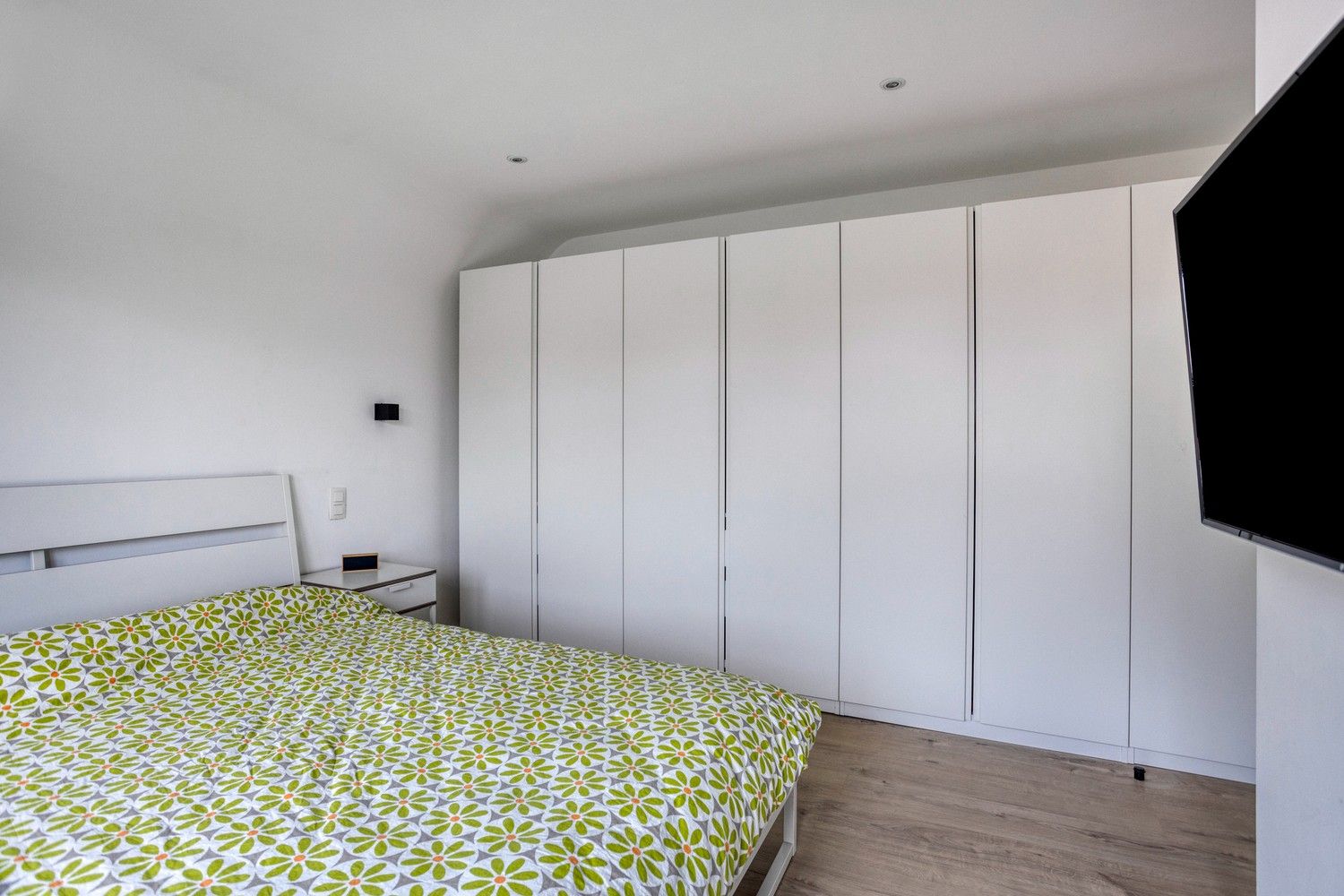 Volledig gerenoveerde woning met 5 slaapkamers en bijgebouw met diverse mogelijkheden foto 20