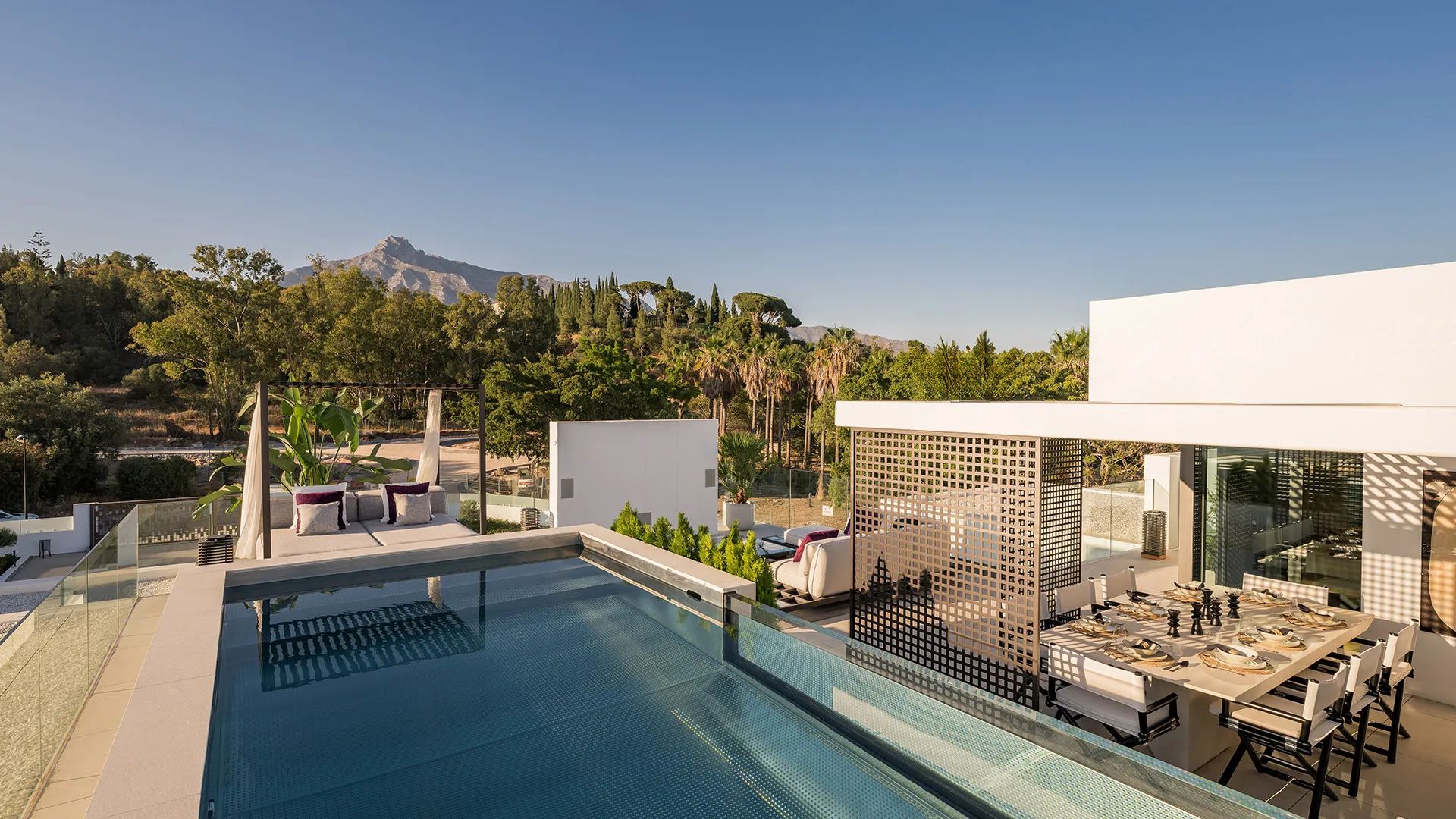 Beleef het summum van exclusief wonen op de Gouden Mijl - prestigieus project in Marbella foto {{pictureIndex}}