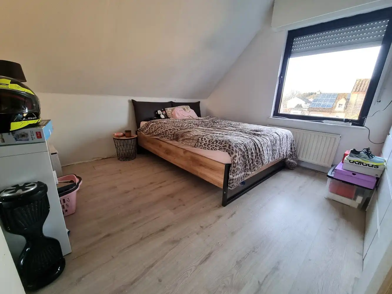 Vrijstaande woning gelegen in een zeer rustige straat met 4 ruime slaapkamers foto 4