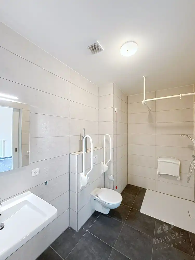 Ruime assistentiewoning met zonnig terras in het centrum van Hasselt foto 13