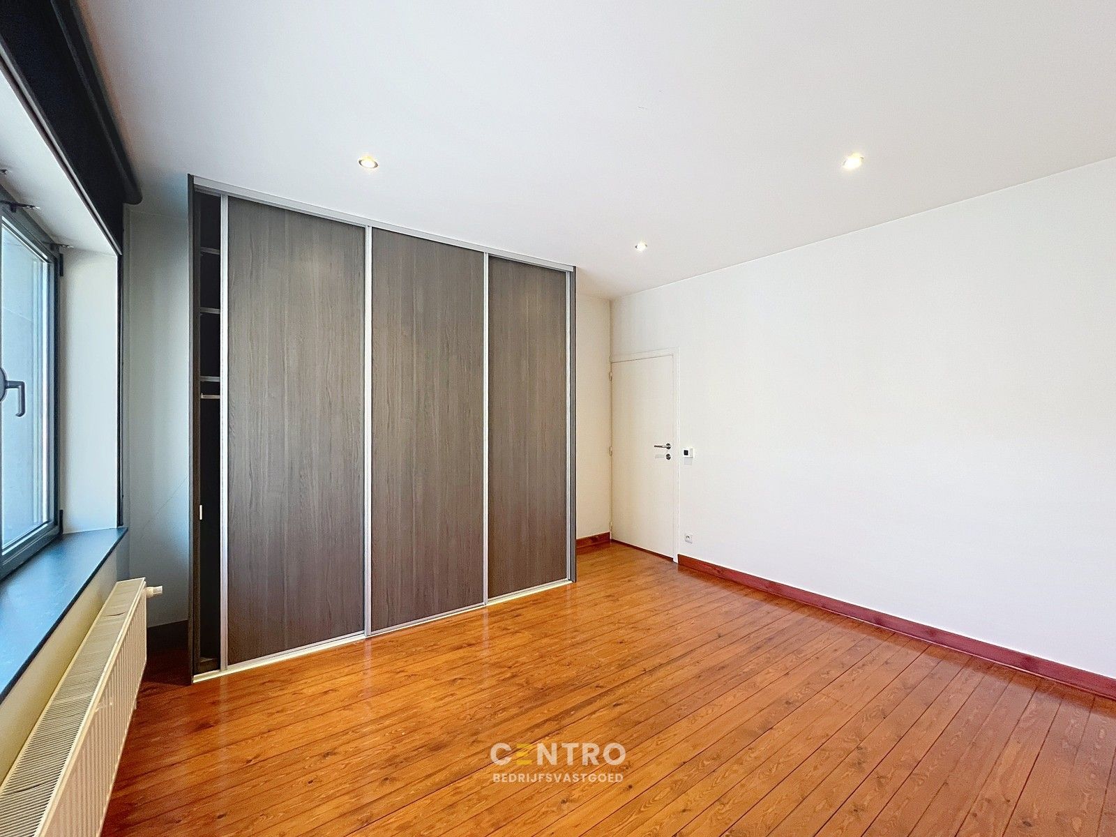 RUIME woning met kantoor/praktijk/winkelruimte van 20m² + ondergrondse GARAGEBOX op COMMERCIËLE ligging te Tielt! foto 31